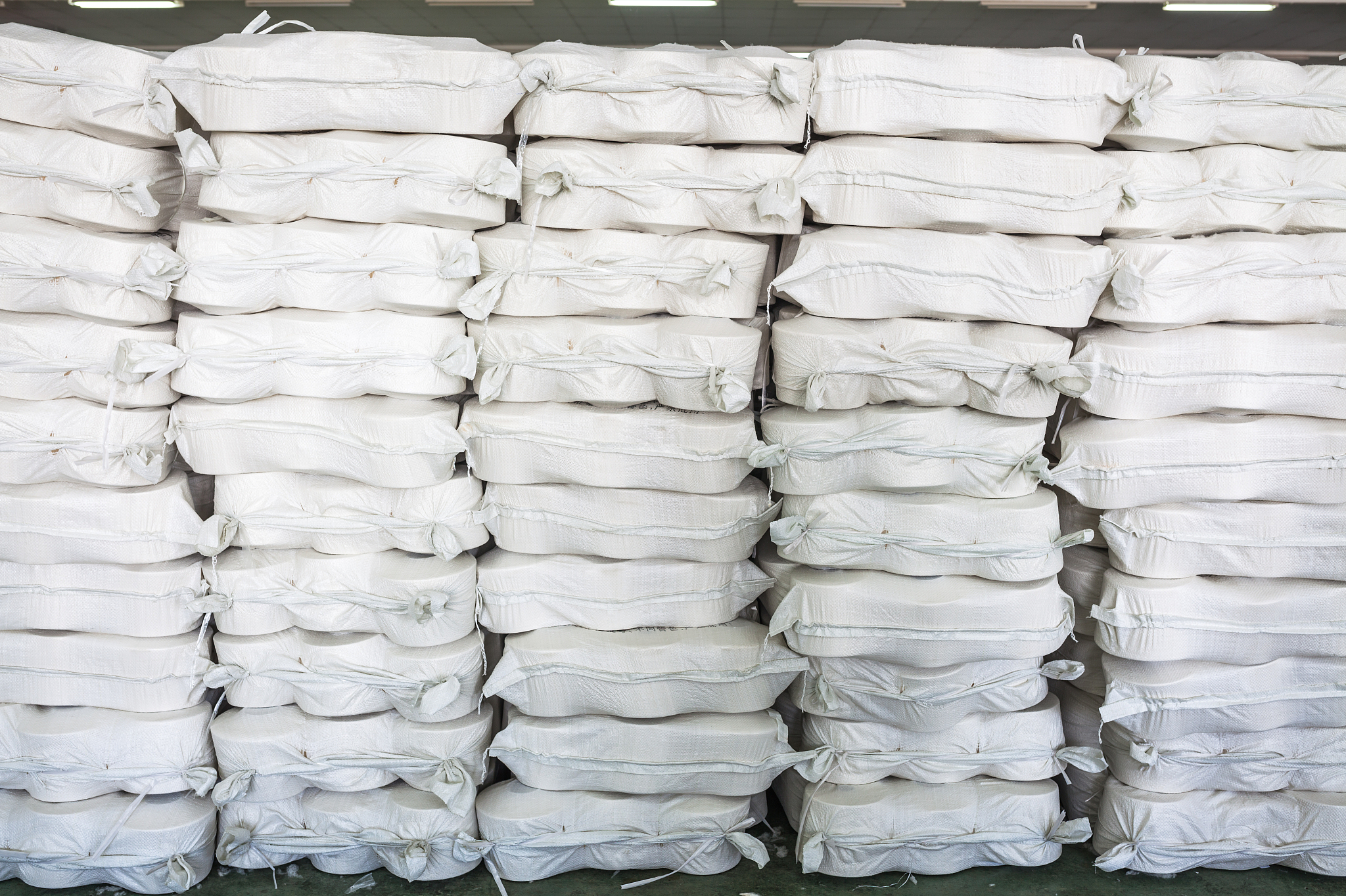 如何提高改性聚苯板硬度？添加这些原材料！