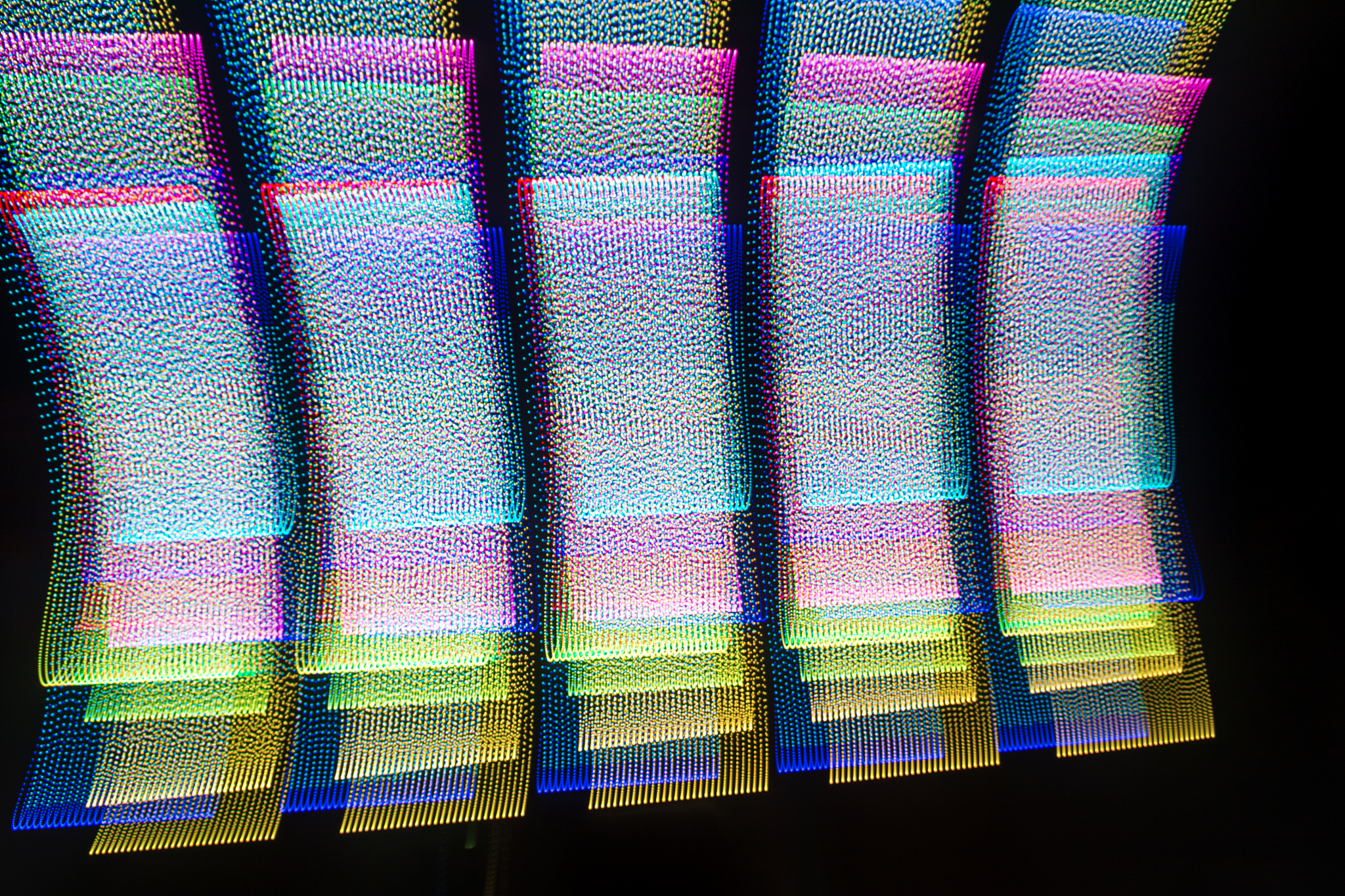 帮我撰写二维材料在硅光领域的综述