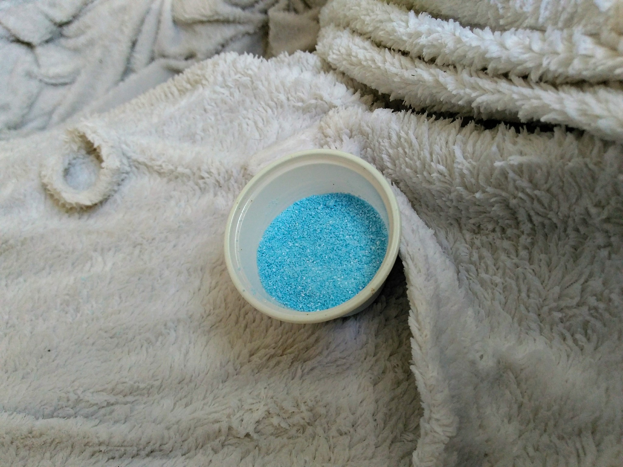 服装清洗中的化学应用：从表面活性剂到抗菌剂