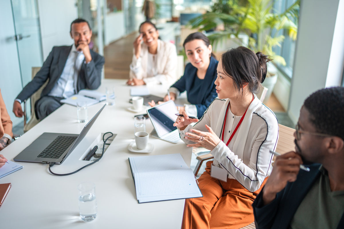 作为一名外贸业务员针对现在已经合作的国外客户如何主动的获取更多的销售额
