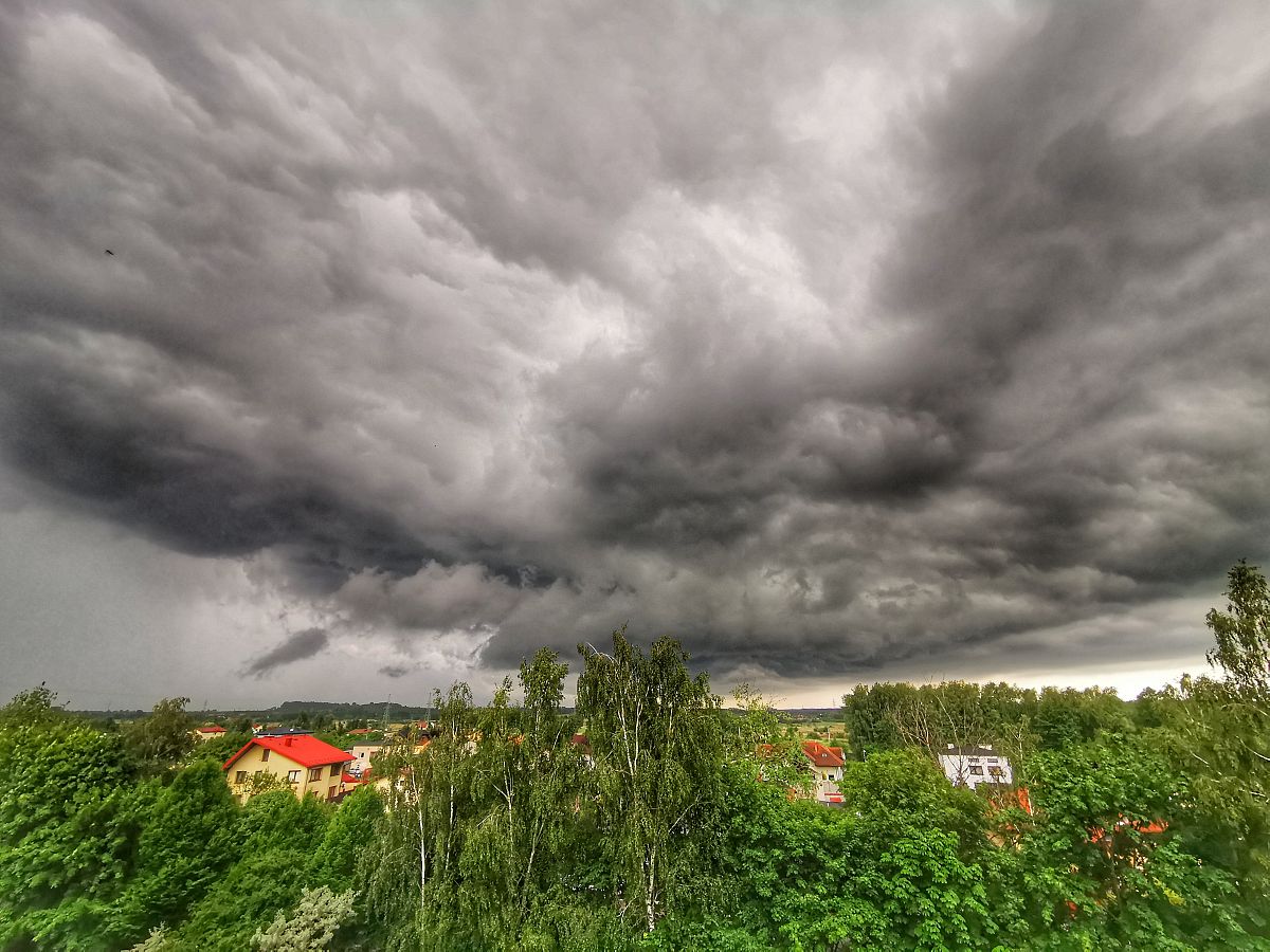 暴雨来临时的景色描写