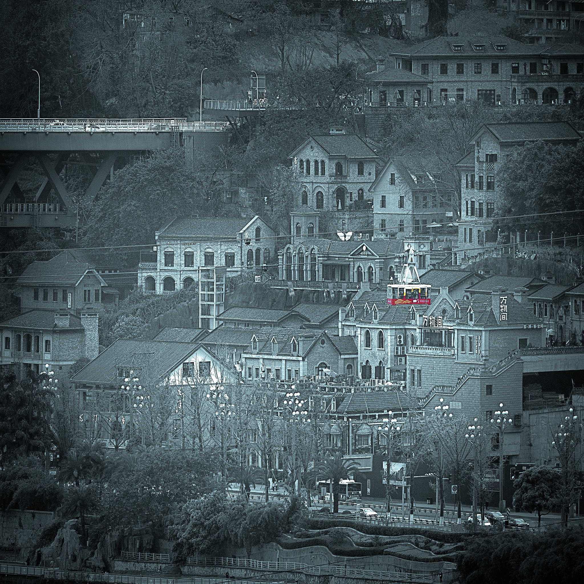 重庆东亚航空技工学校招生电话多少