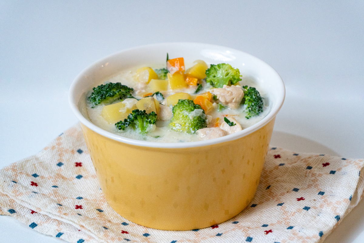 请根据宝宝辅食营养均衡做饭好帮手！实用菜谱大揭秘生成文案不少于500字