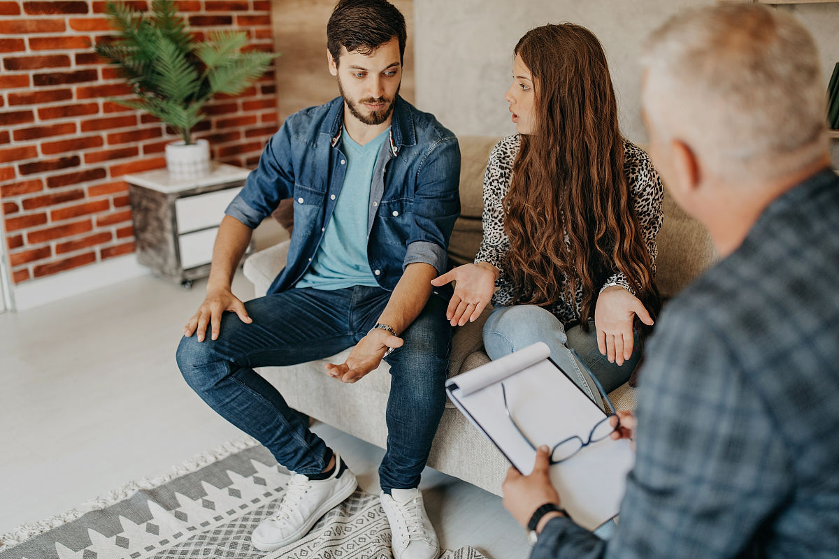 你可以帮我推断一个剧本杀吗故事背景是我是一个心理医生直到那天我才发现了问题所在