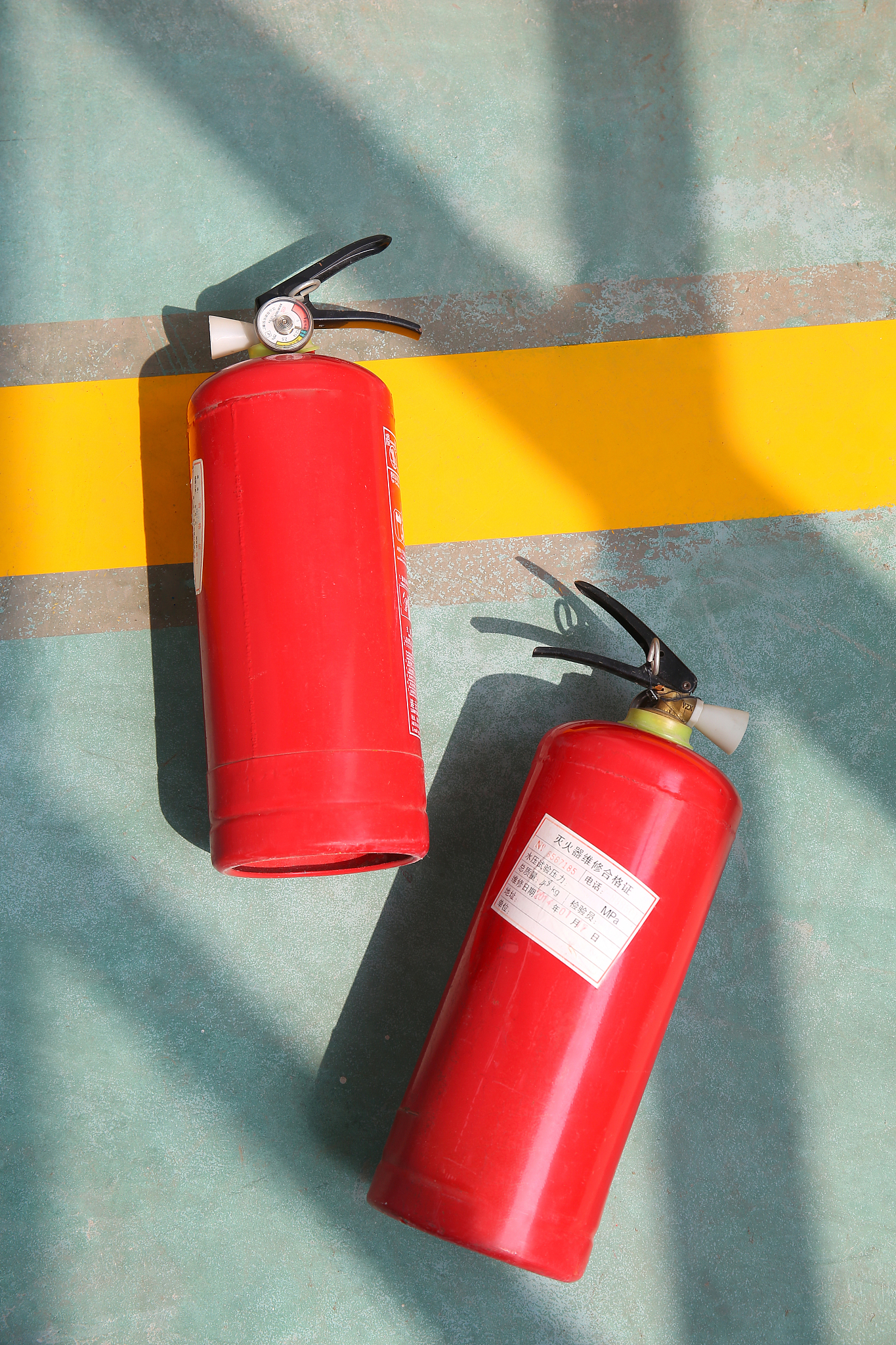 翻译
Maintenance checks on portable fire extinguishers shall be conducted as appropriate to fire extinguisher type, typically this is an annual check.