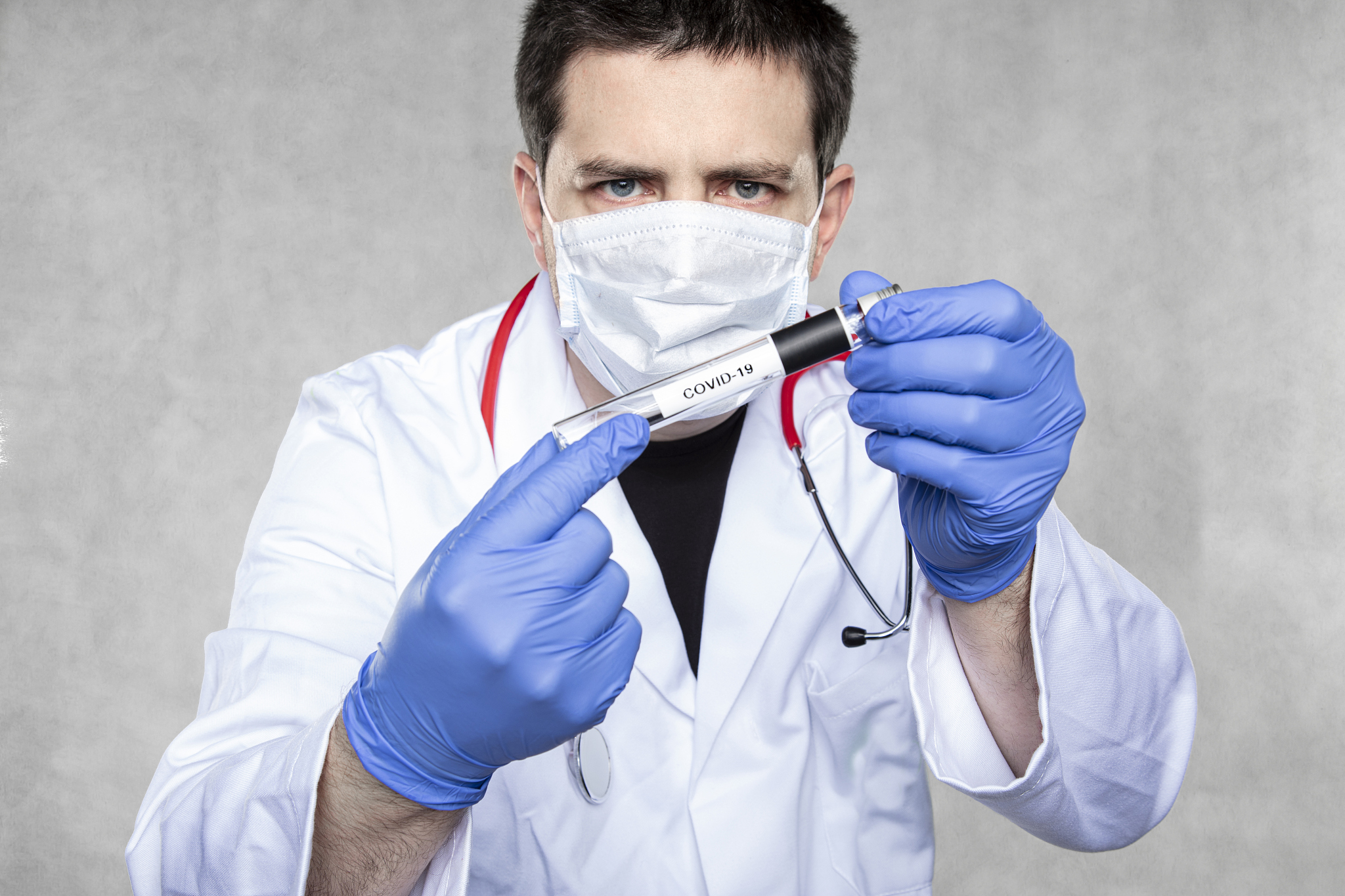 学医 vs 学法：哪个更辛苦？  揭秘医学生和法学生各自的挑战