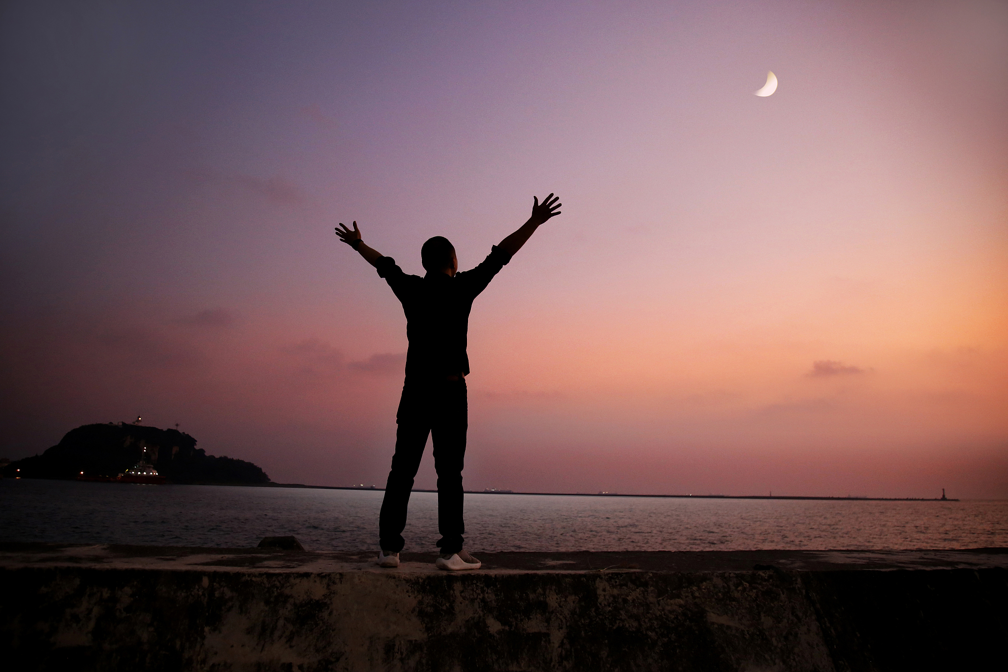 一流本科课程建设要求课程教学评估科学有效，能够及时反馈学生学习成果和教学效果，促进课程不断改进。
具体怎么做呢？