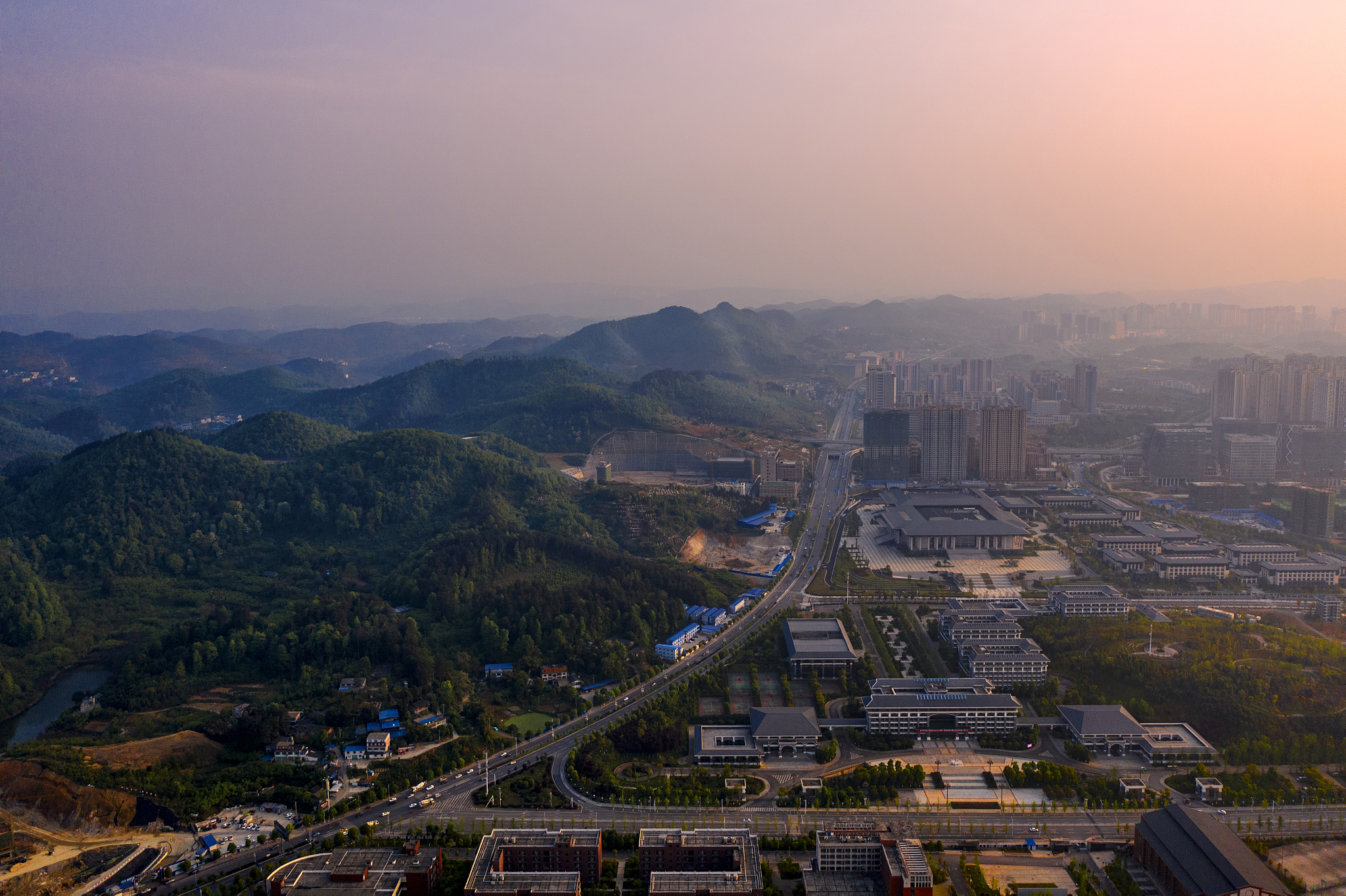 经济开发区采用什么管理体制最为合理？