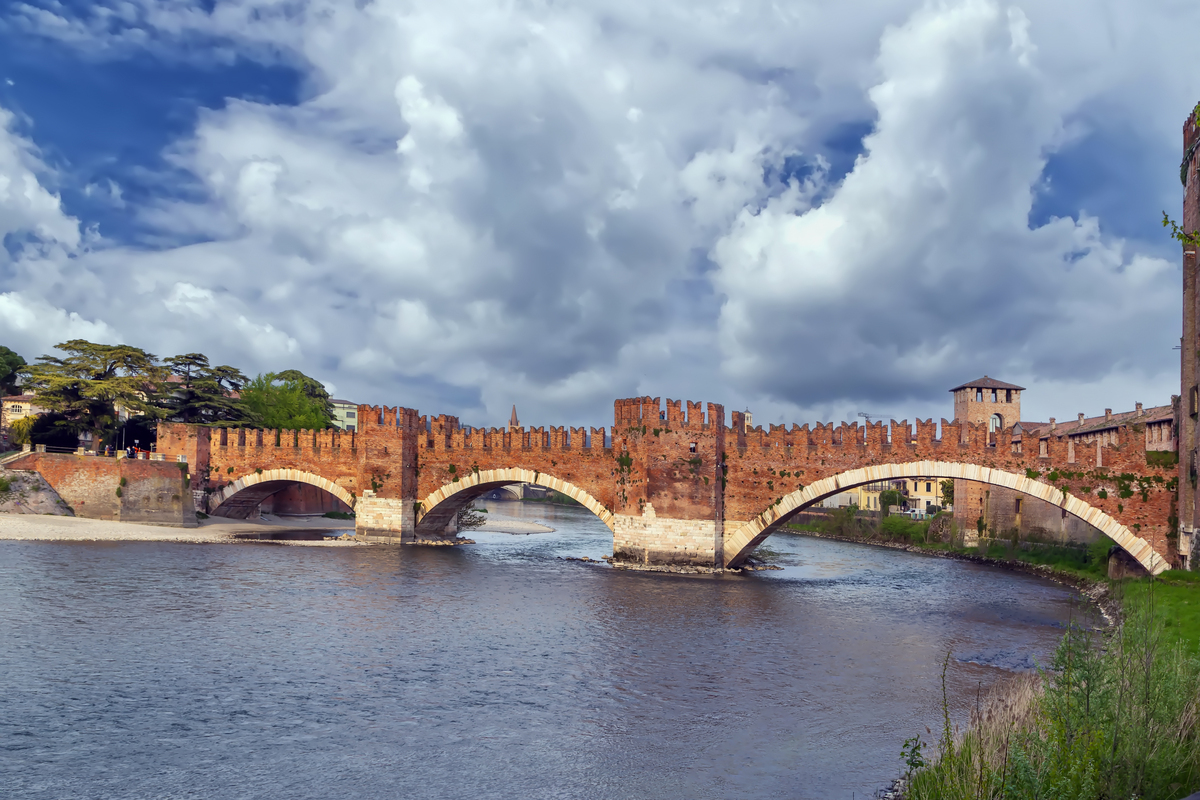 Pont D'Arc中文名称：拱桥