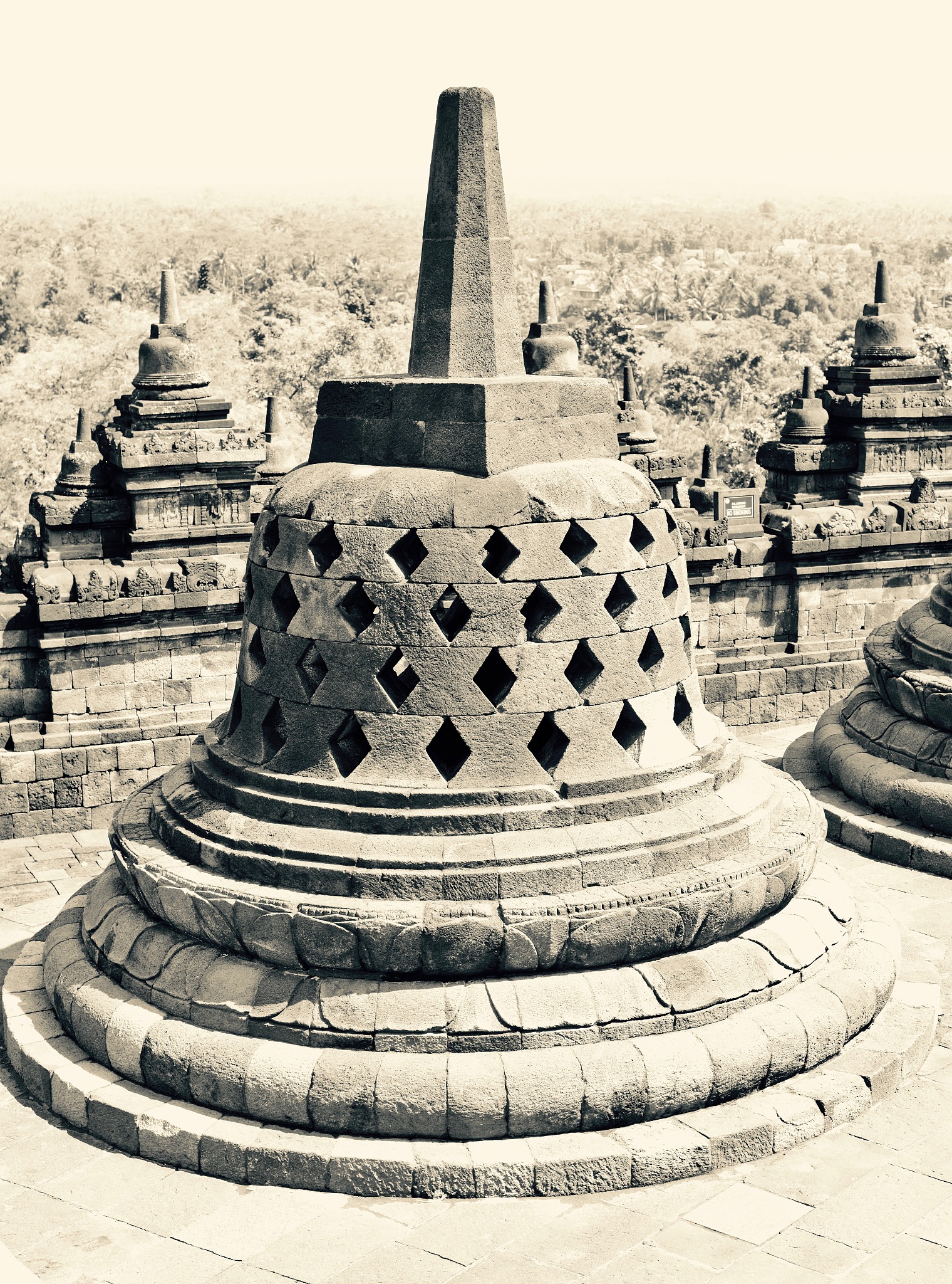 写篇标题为 旅游让我看到了世界的多样性和美好 的1200字文章并重新取个小红书爆文标题