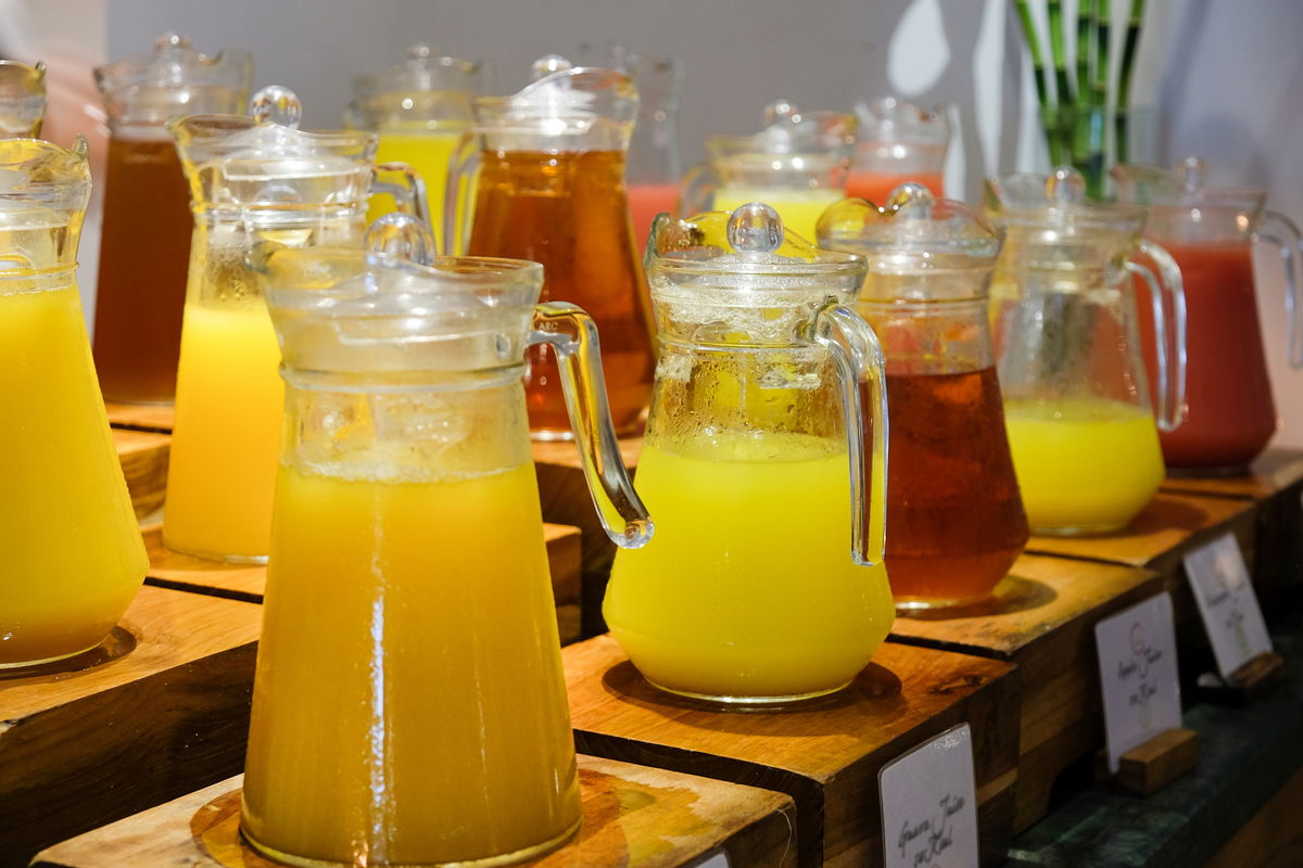 这次活动不仅仅是向大家展示了我们团队的实力和创新能力更重要的是让更多人了解到我们的产品并为他们带来了美味和健康。我们将继续努力不断提升我们的技术和产品质量为大家带来更多高品质的果汁。感谢所有支持我们的人让我们一起享受黄金果枇杷汁的美好！将以上内容写多