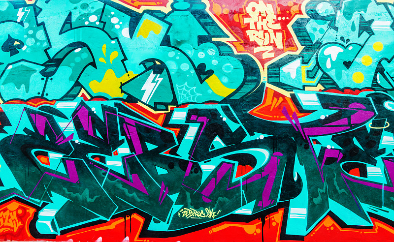 以 街头文化：从地下到主流的街头文化现象为题写一篇1000字文章