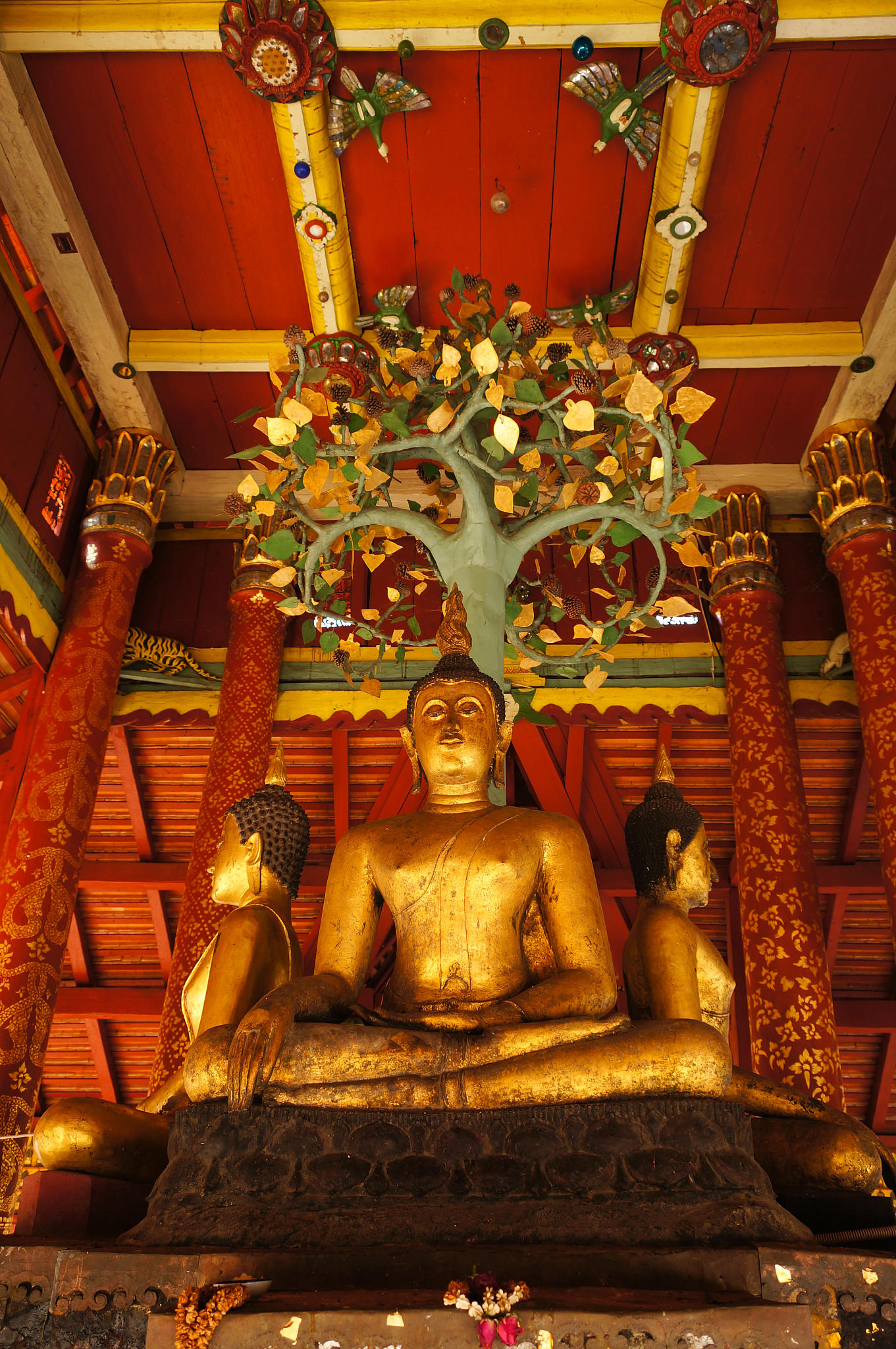 buddha statue at wat pong sanuk temple's pavilion,lampang,thaila