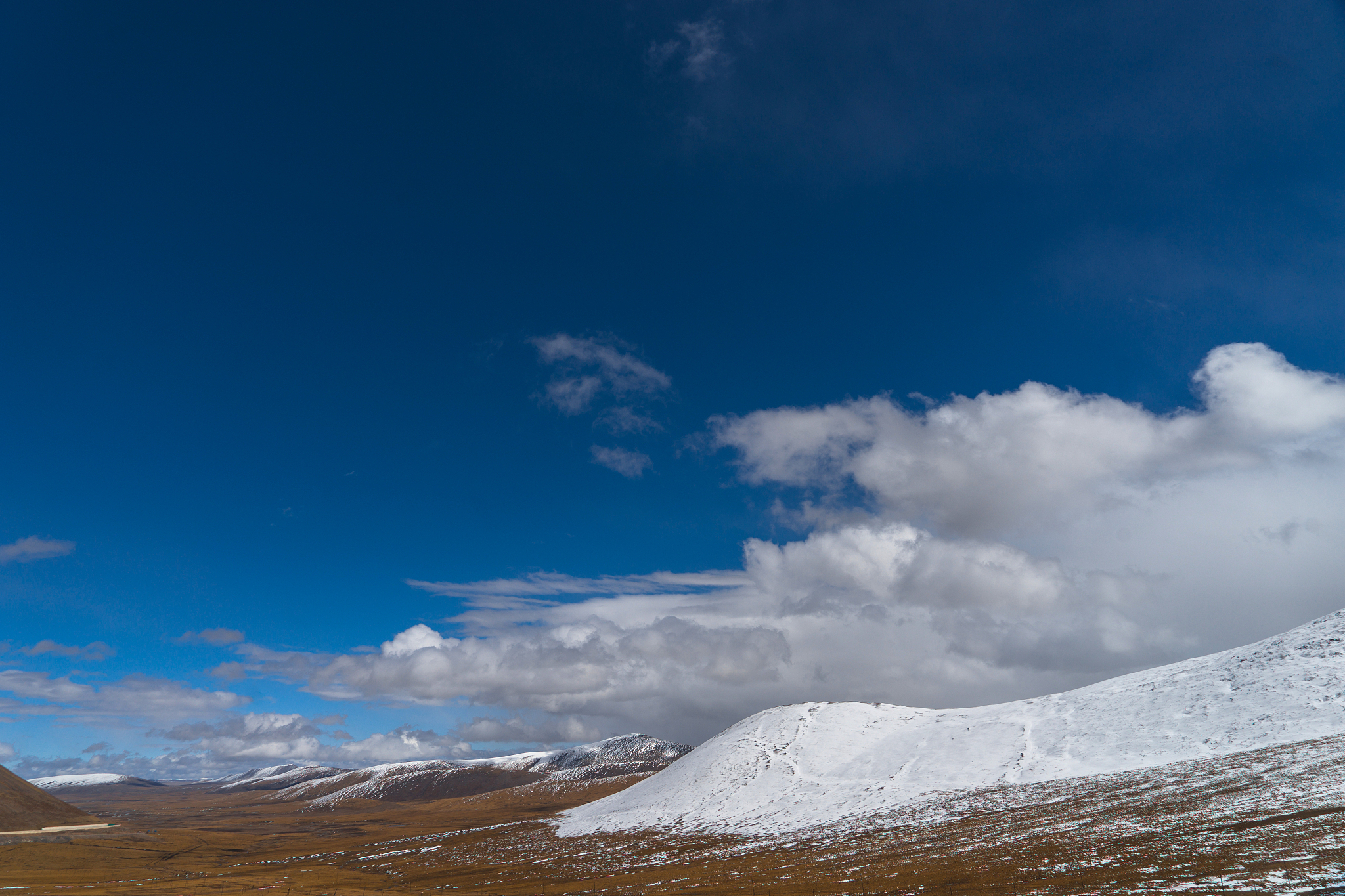 高山雪山山坡