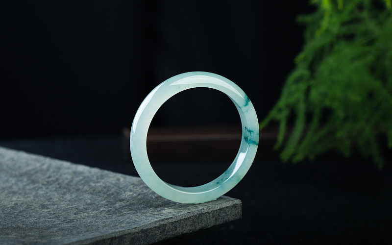 戴玉的好处：养生美容、提升气质、增进人际