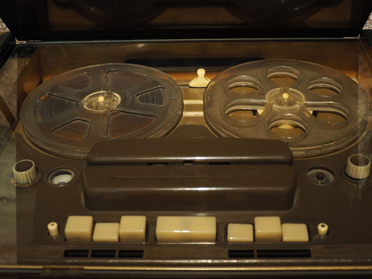 万寿斋黑胶唱片音乐盒黑胶唱片的样式活泼可爱语气写一篇100字