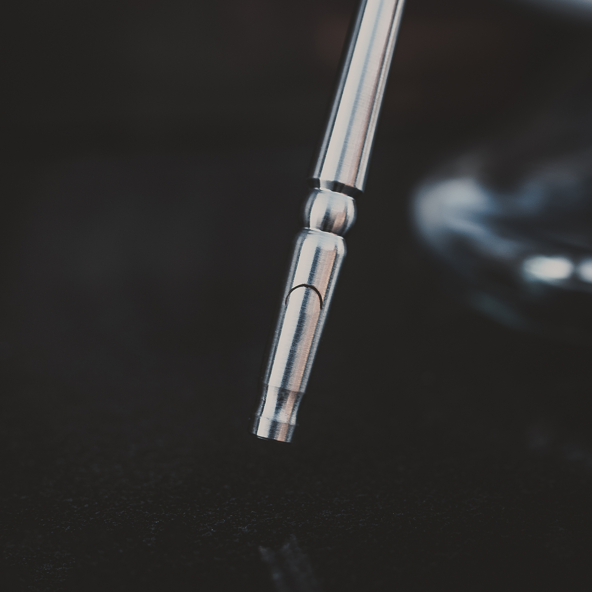 钾离子选择电极膜材料：中性载体缬氨霉素与聚氯乙烯