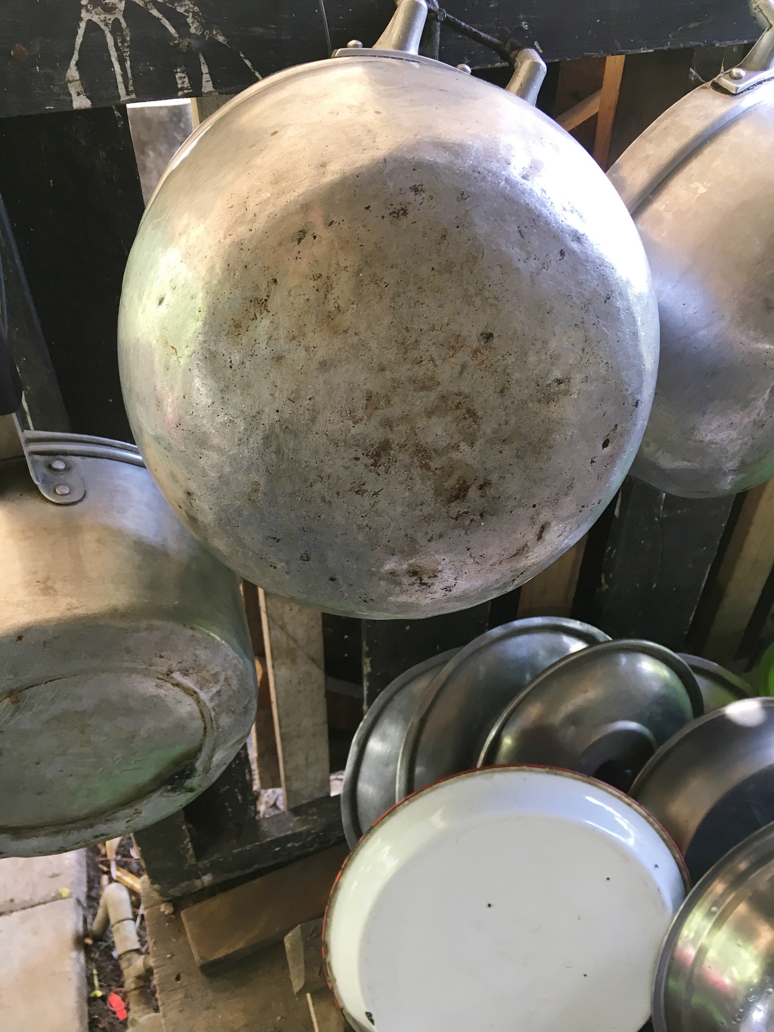 不粘锅干烧真的会释放有毒物质吗？真相来了！