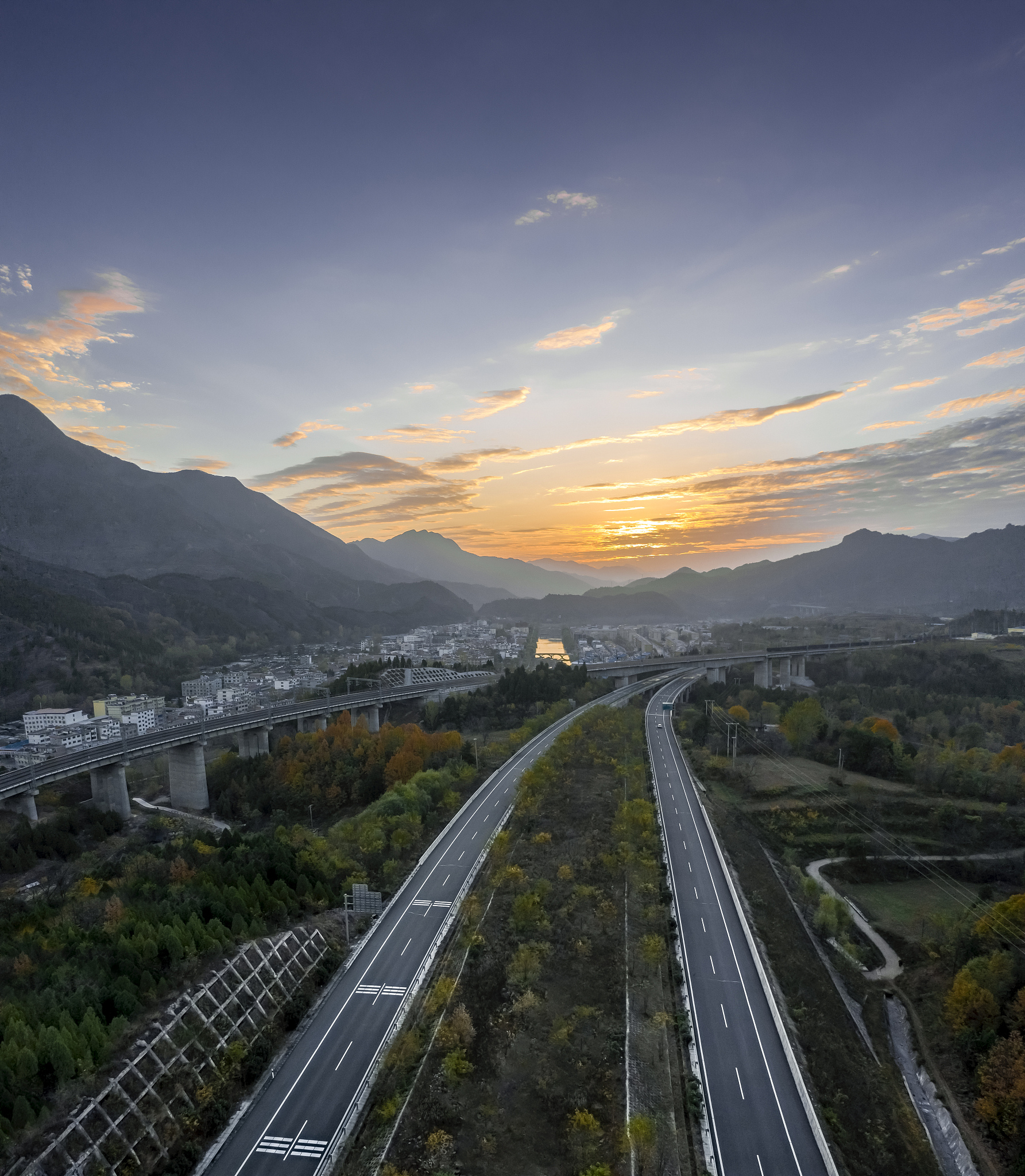 与一颦一笑字数相同的排比句