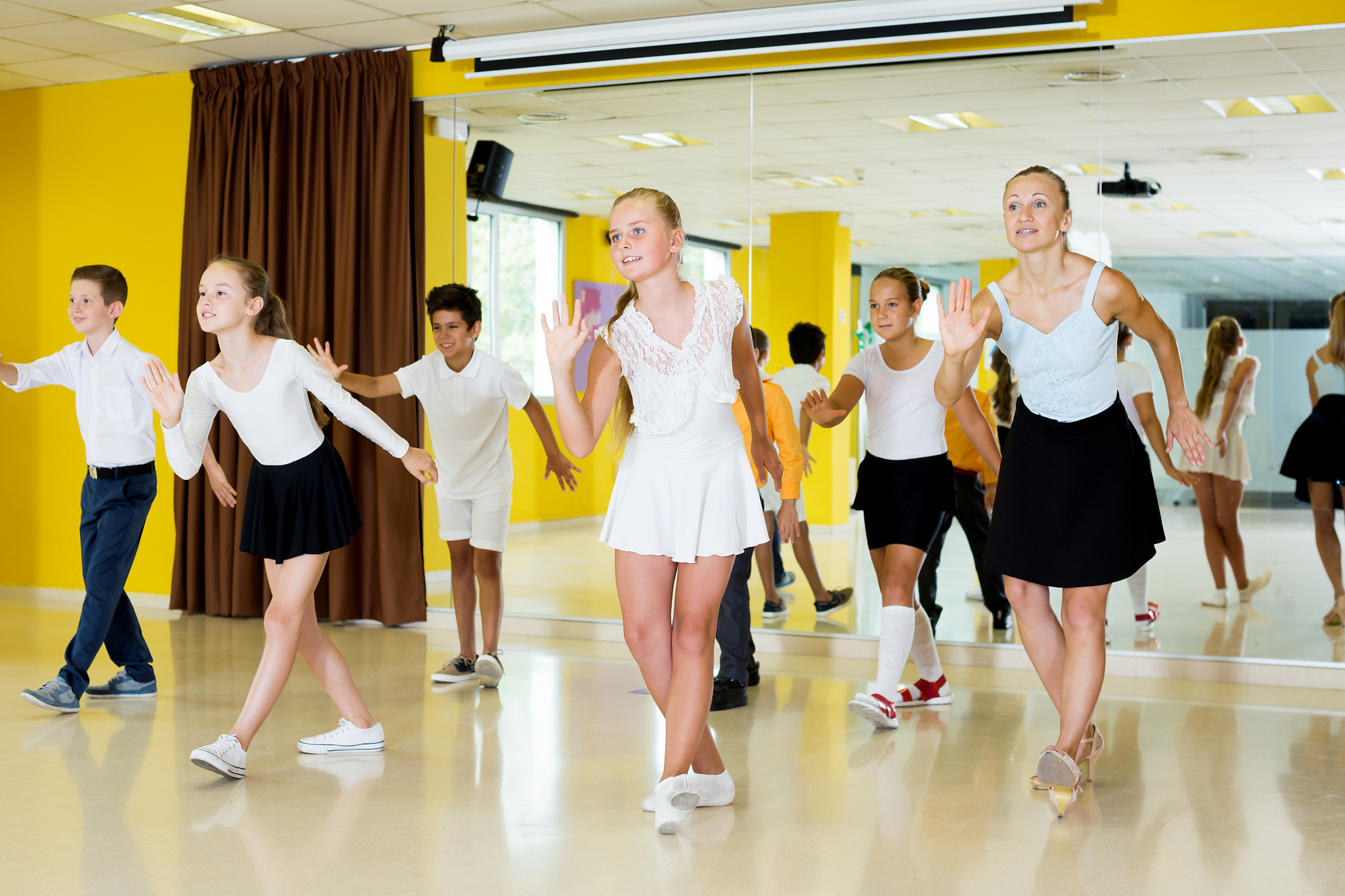 西乐舞蹈《Summer Passion》: 十人团队演绎夏日激情