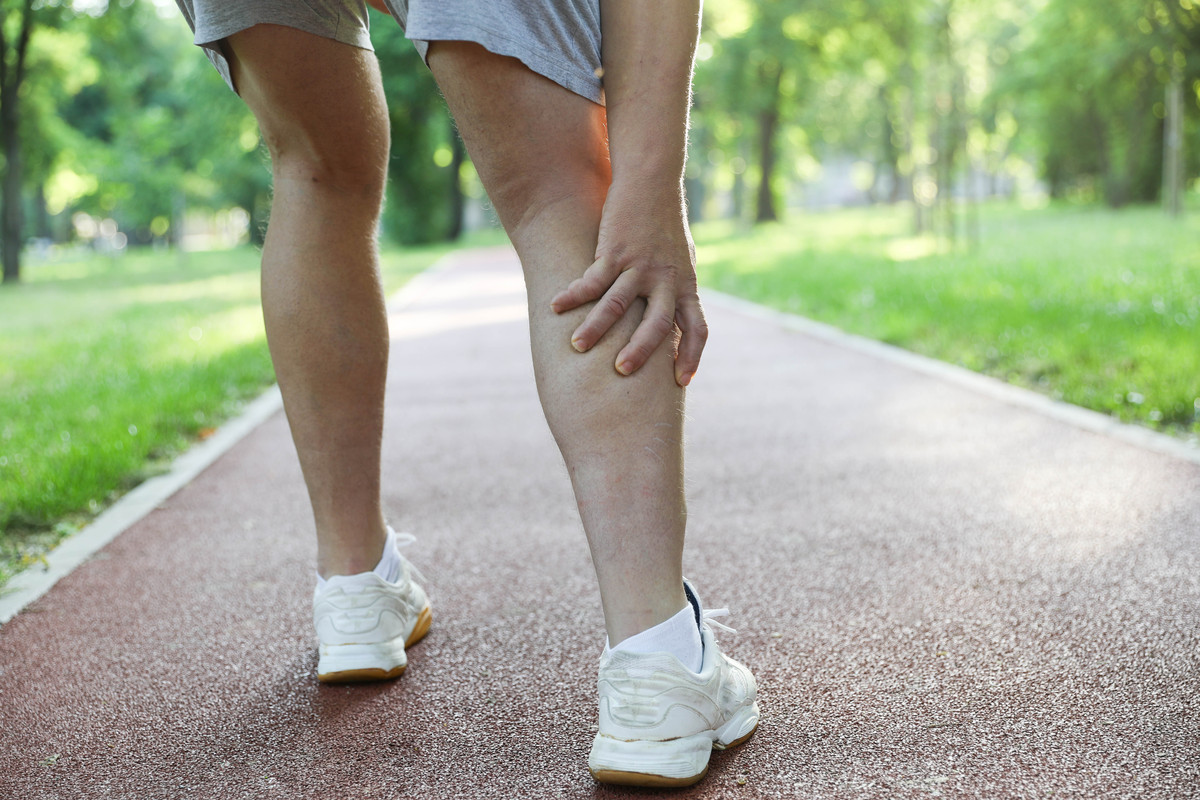 38岁男性腿脚酸软无力：常见原因及建议