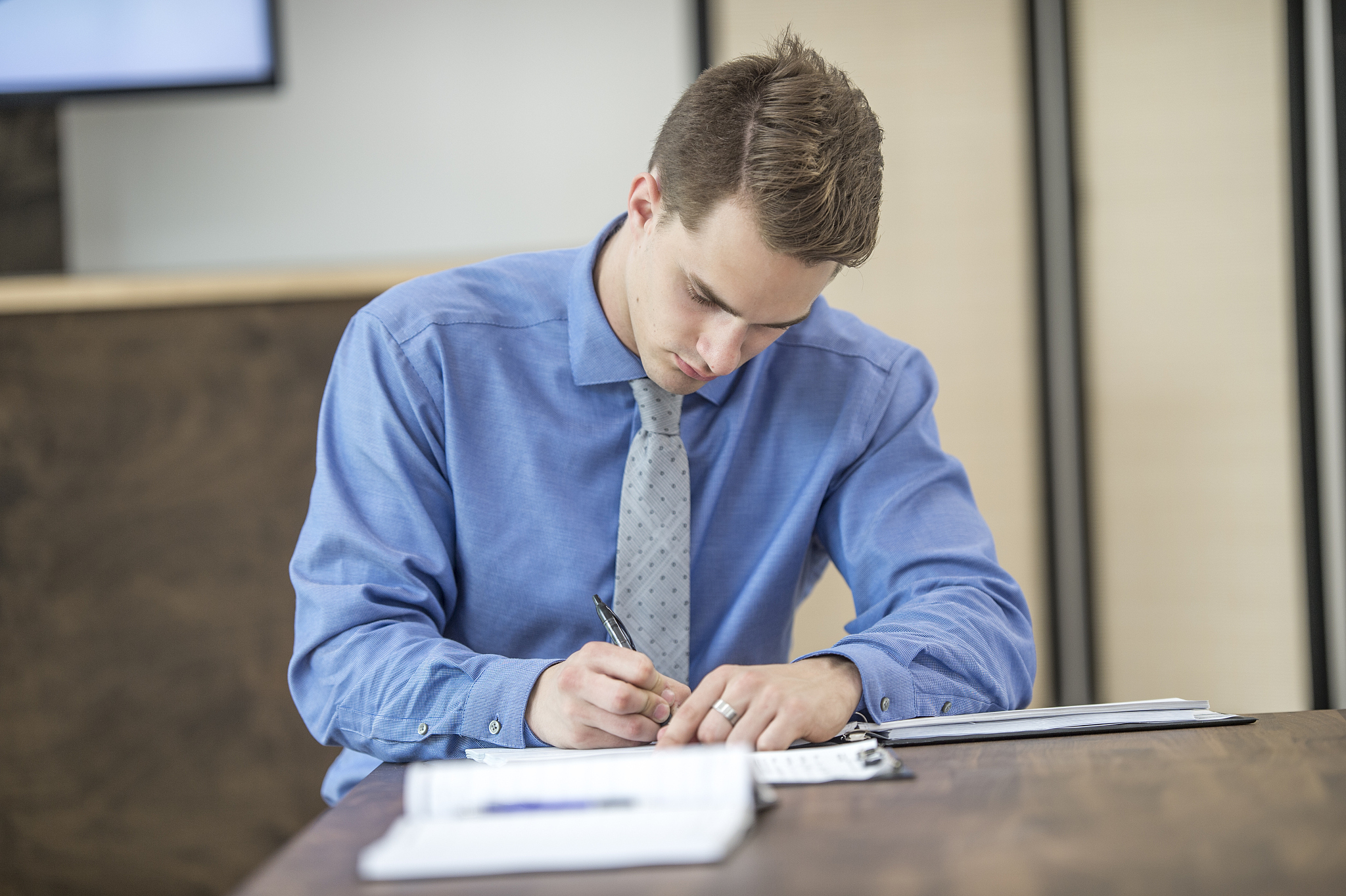 经营业绩考核不明确希望公司出经营业绩考核管理办法的提案的建议不需要明确内容