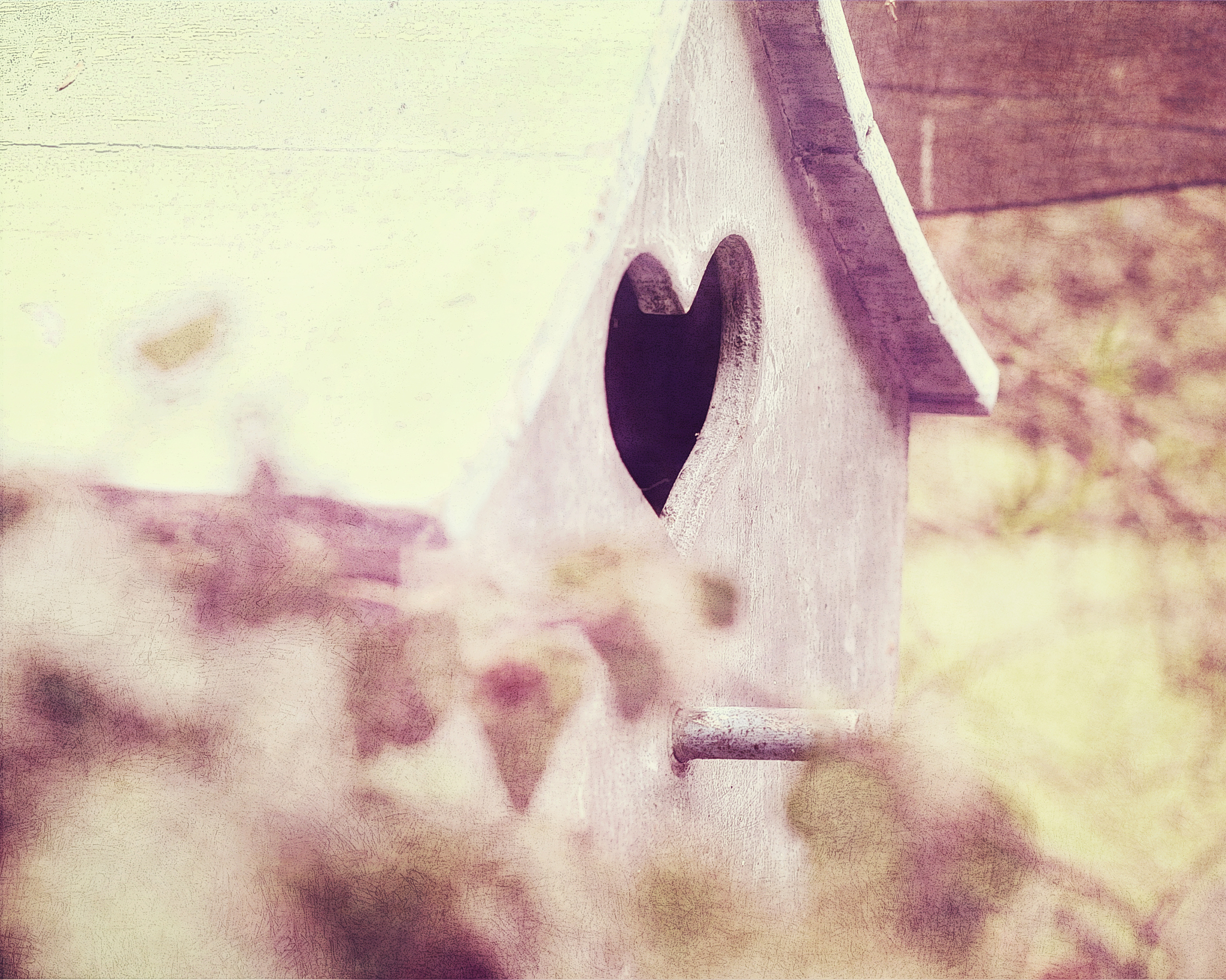 老公一晃你已经进去两个多月了这段时间我也是干着急今天我才知道可以给你写信。老公 我很想你这段时间我和咱爸妈也聊了很多妈一直都很担心你就怕你吃不好睡不好因为之前给你寄的衣服都给退回来了。所以给你多存了点钱你看里面能多买点的话就里面买点别冻着了。虽然现在见不着你但我一直都在的你在里面要好好的。人的一生没有顺风顺水的这个挫折是在考验我们的爱情我也相信我们的爱情经得起考验不管多久我等你。你在里面不要想太多