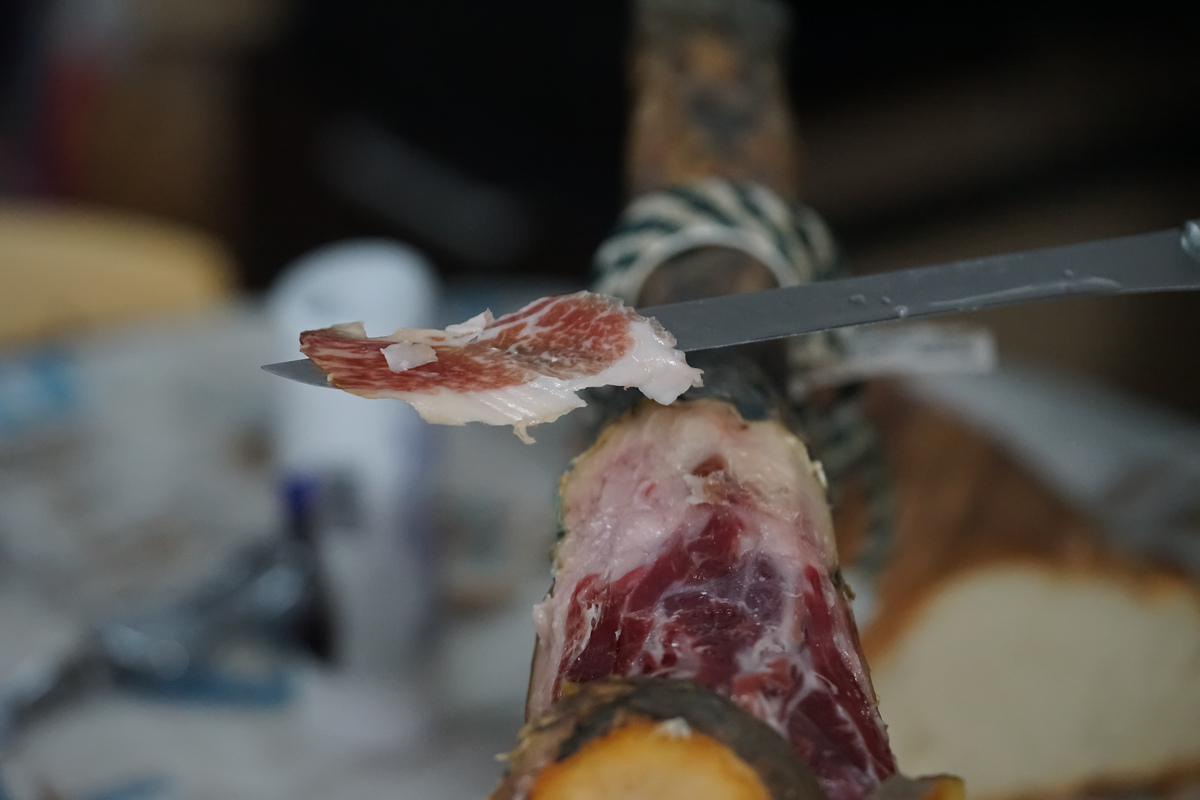 丹巴香猪腿 - 自然风干的藏香猪美味