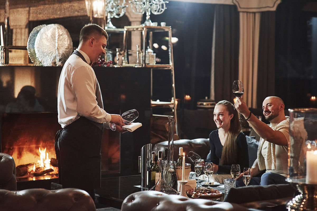 问女的有朋友男朋友跟我说你猜对别人说没有什么意思呢继续undefined您的提问过于频繁了请歇一会吧问女人有没有男朋友他说你猜别人问就说没有什么意思这种情况可能有几种解释。首先她可能真的没有男朋友所以回答是没有。其次她可能不想透露自己是否有男朋友所以用这种方式回避。最后她也可能在试探你对她是否有兴趣如果你对她有兴趣她会给出更多的暗示和迹象。总之需要更多的信息才能确定她的真正意图。具体