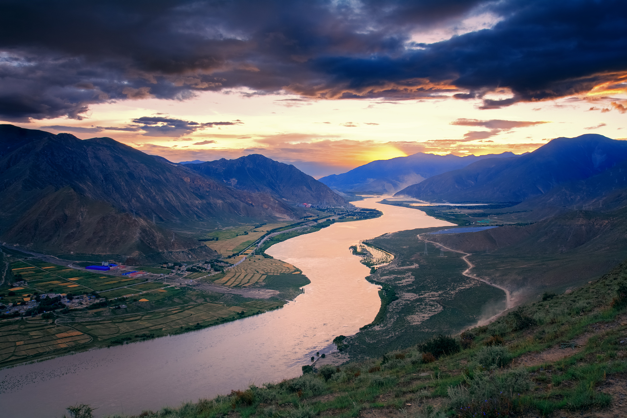 从思维深度参与课堂、大单元教学两个角度角度谈一谈初中地理人教版八年级上册河流这一章节形成论文