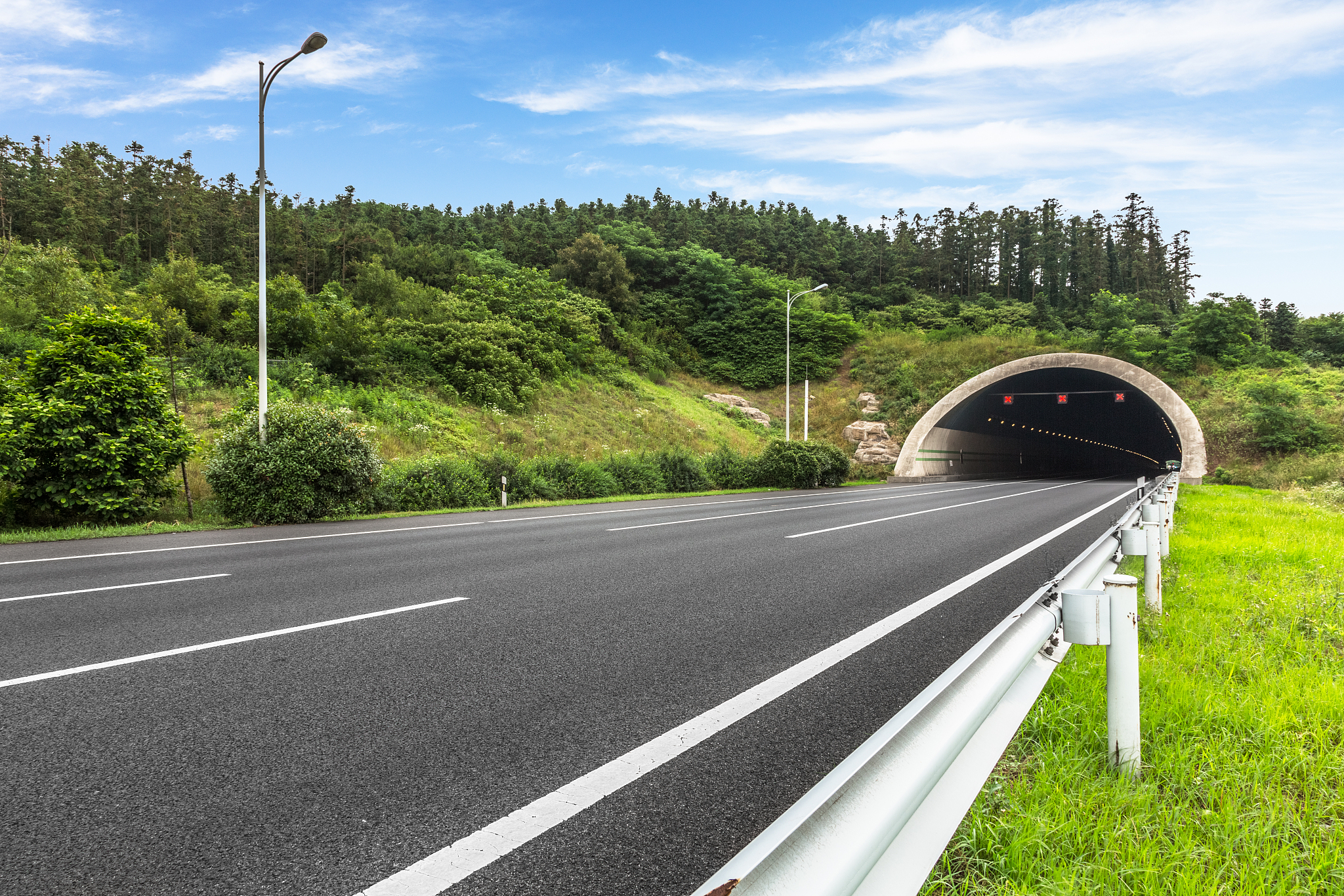 云南大理高速下山口隧道的交通地位及作用