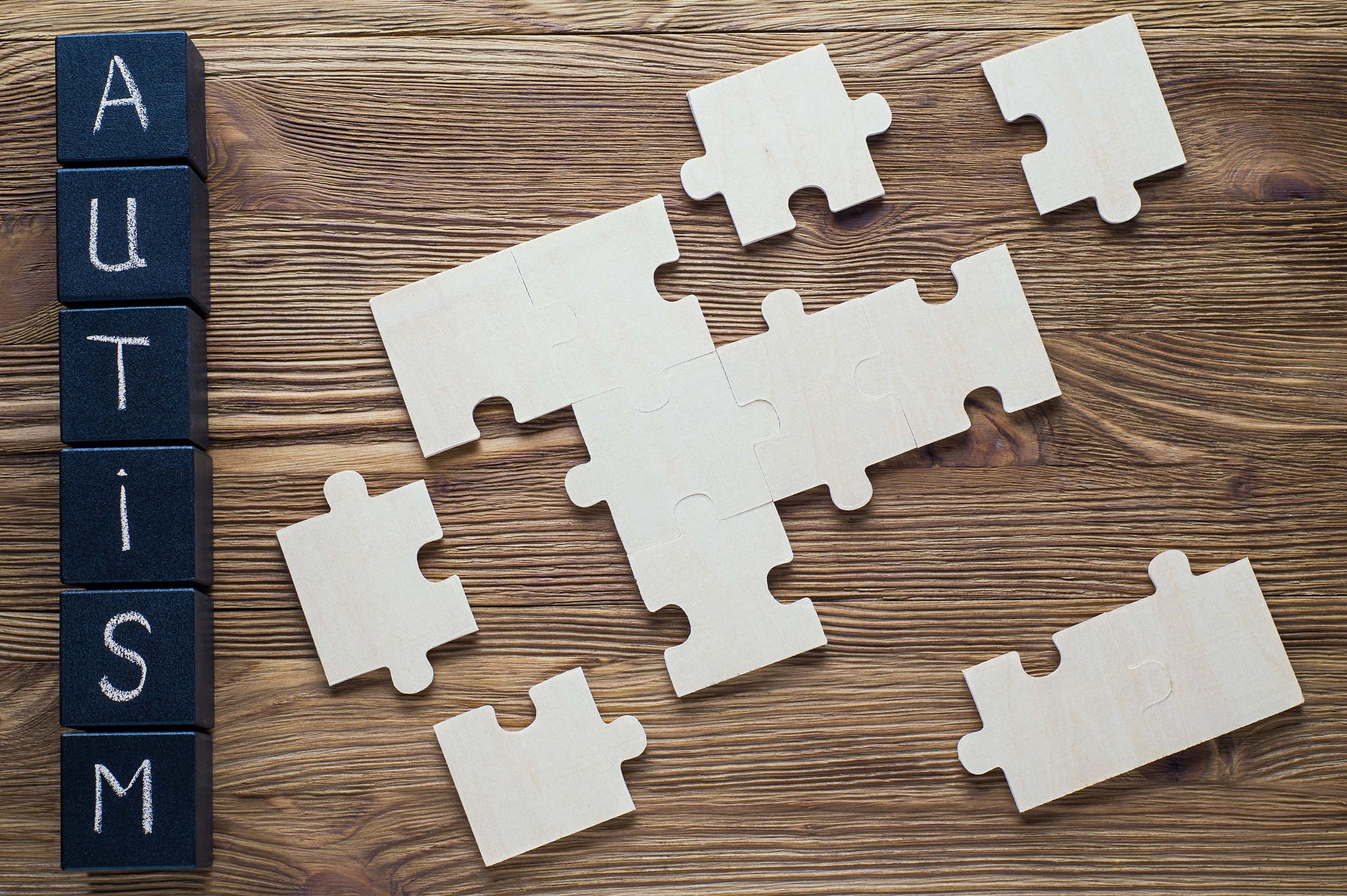 自闭症是指起病于婴幼儿时期的心理发育障碍性疾病其临床表现包括社会交往障碍、交流障碍、活动内容