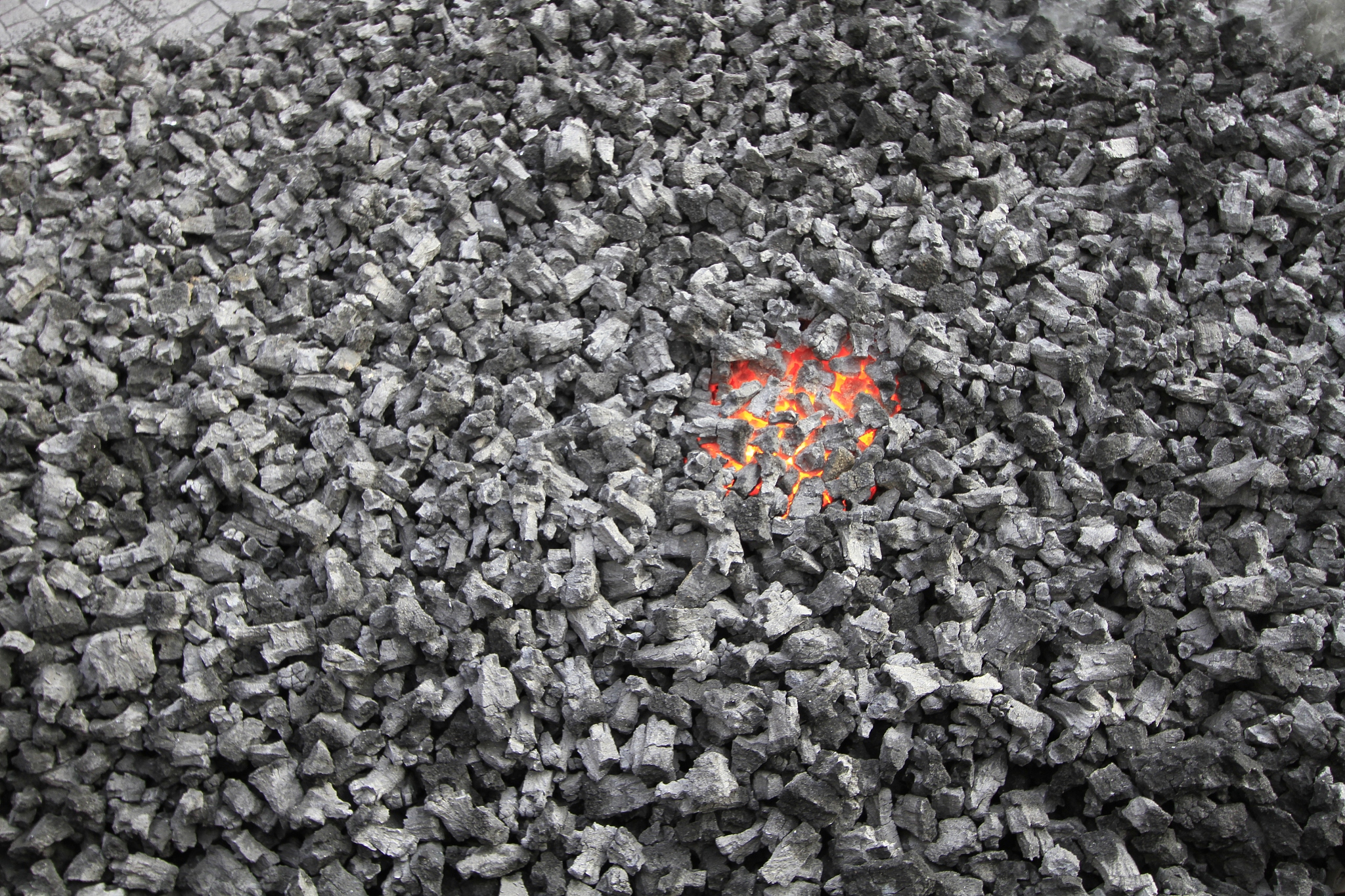 请查一下利用粉末钢渣、粉煤灰、活性炭、粘土制作铁碳微电解填料的相关比例