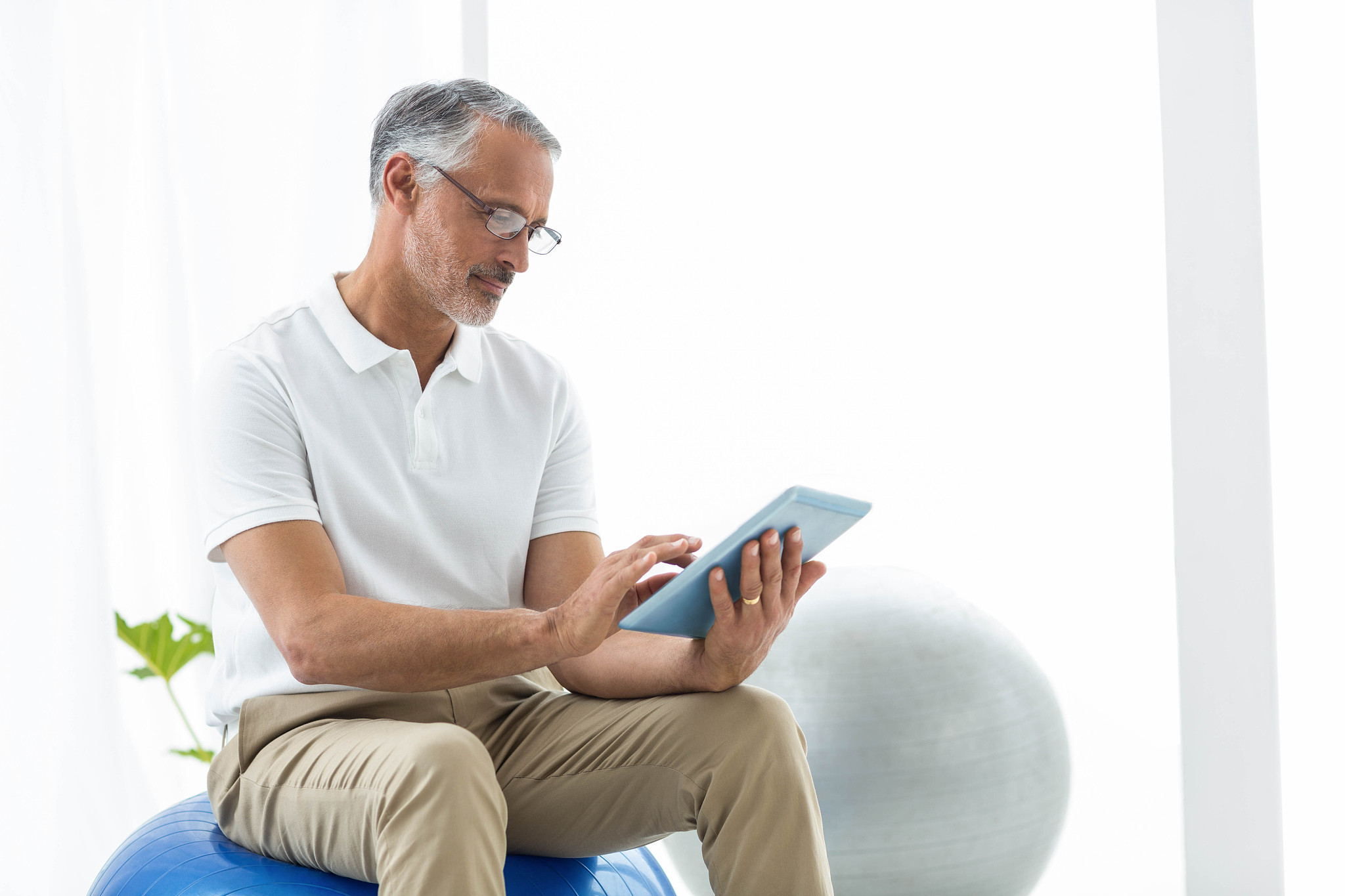 physiotherapist sitting in exerc