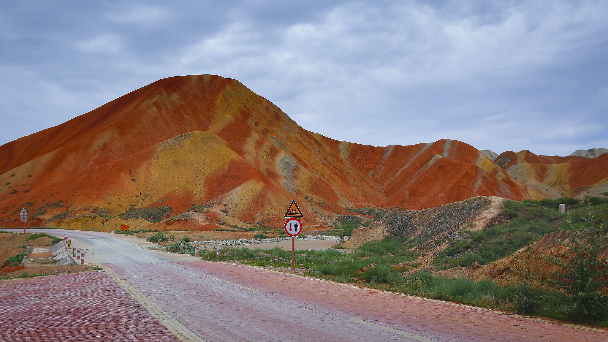 西北地区旅游攻略：壮丽景色与文化探秘