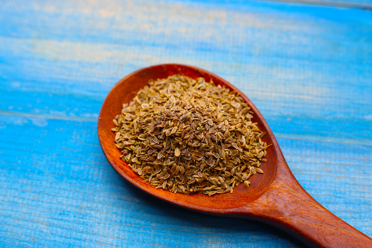 炒黄炮制：山楂、白芥子、花椒等药材的加工方法