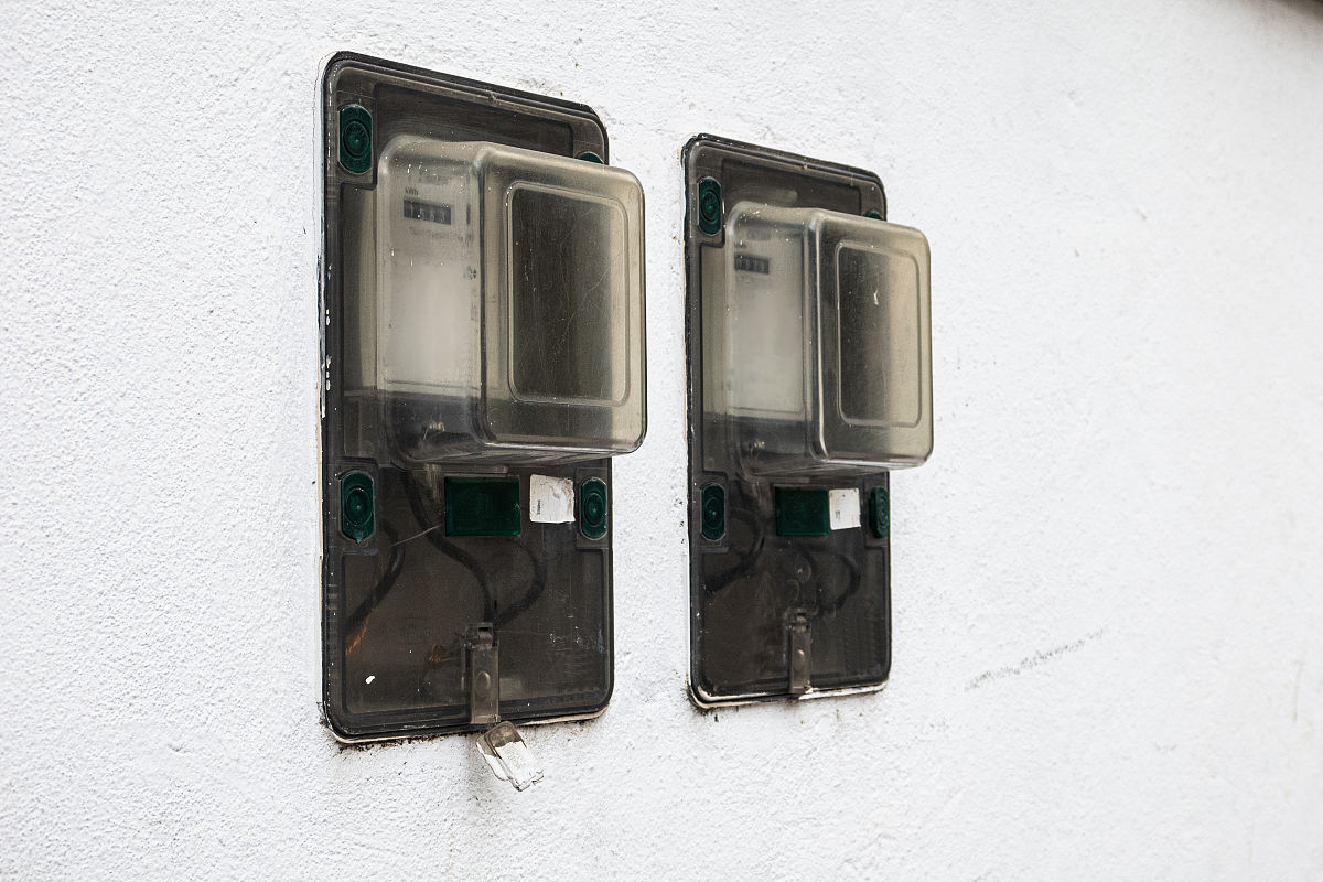 我是一个供电公司员工帮我想一个工具类的发明专利