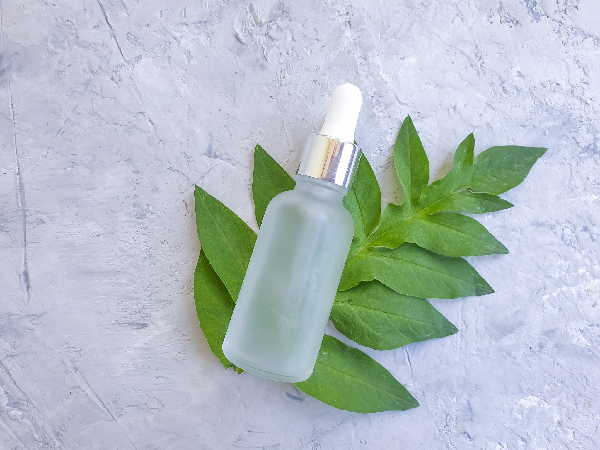 你好现在有一款精华补水控油精华的液体是黄色的这个产品专门为学生党研发请你为它取一个昵称吧三个字的要可爱的、适合学生的突出青春的感觉有奋斗励志的寓意像小棕瓶一样的昵称