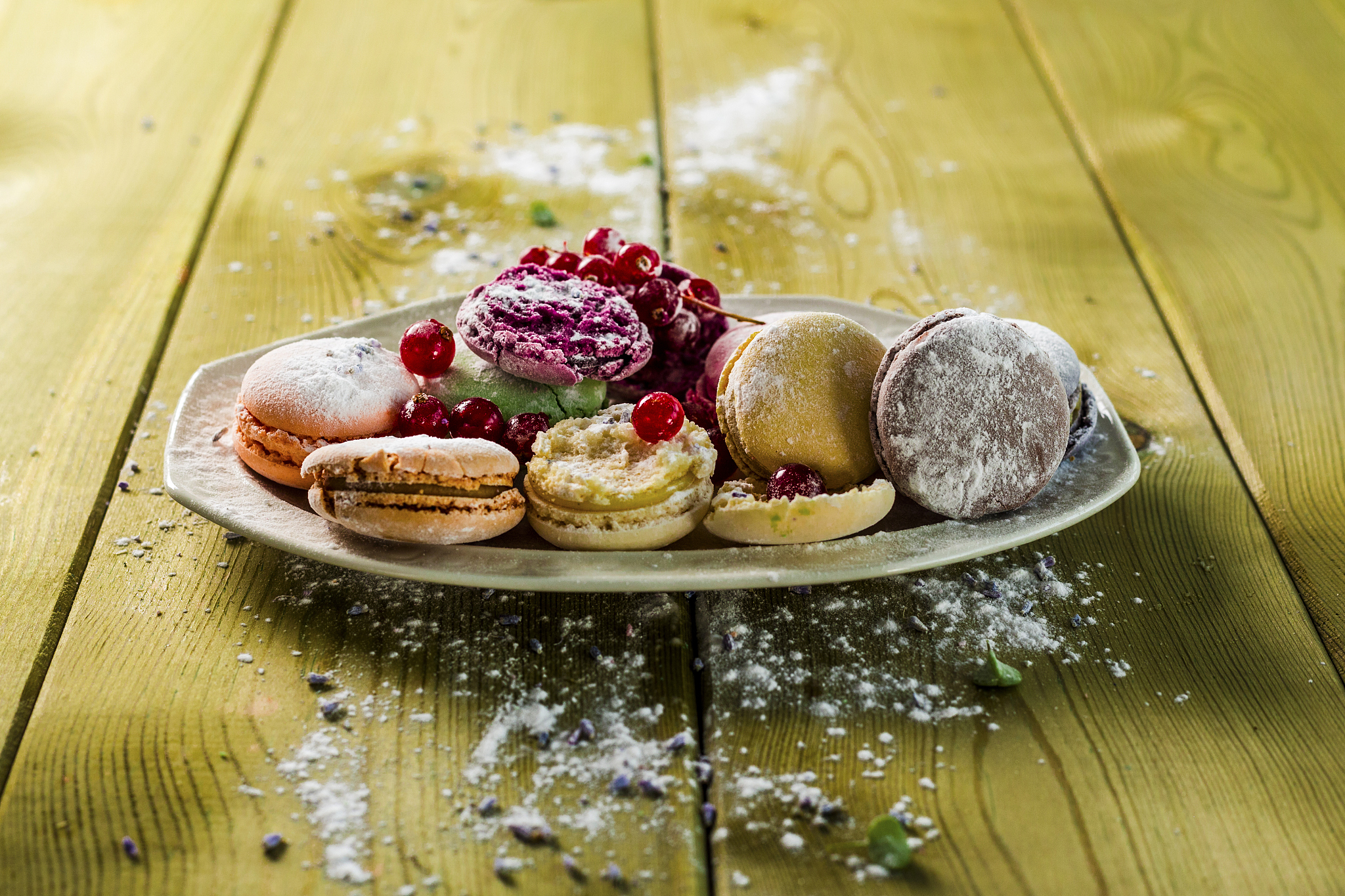 macarons macaroons with powder sugar