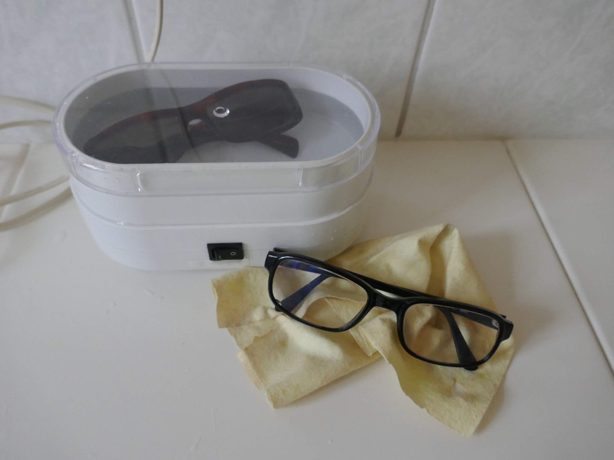 超声波洗眼镜机用水：纯净水还是自来水？