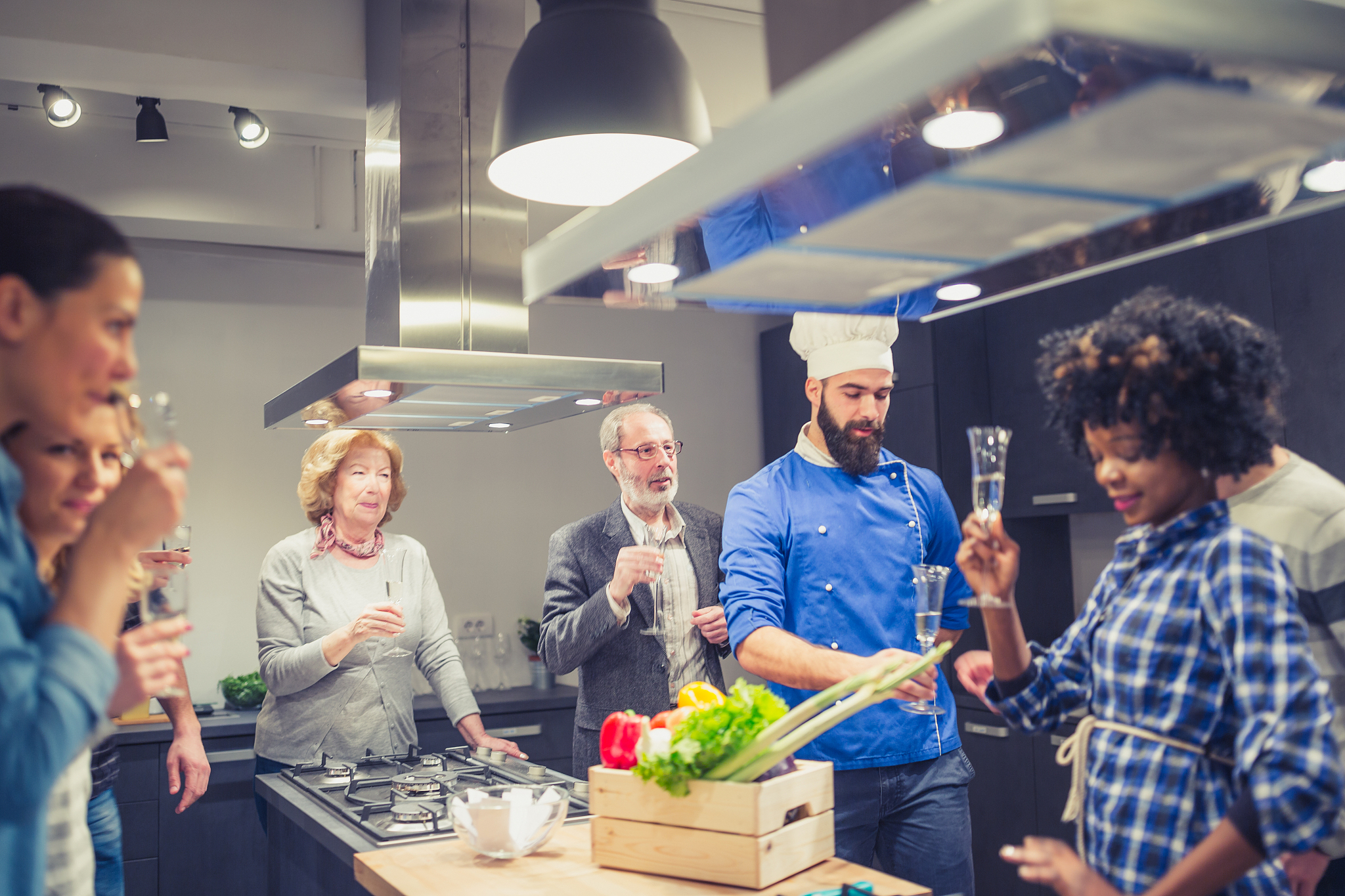 高校党委教师工作部主要承担教师思想政治和师德师风建设职责，高校党委教师工作部职责清单研究应该关注哪些内容