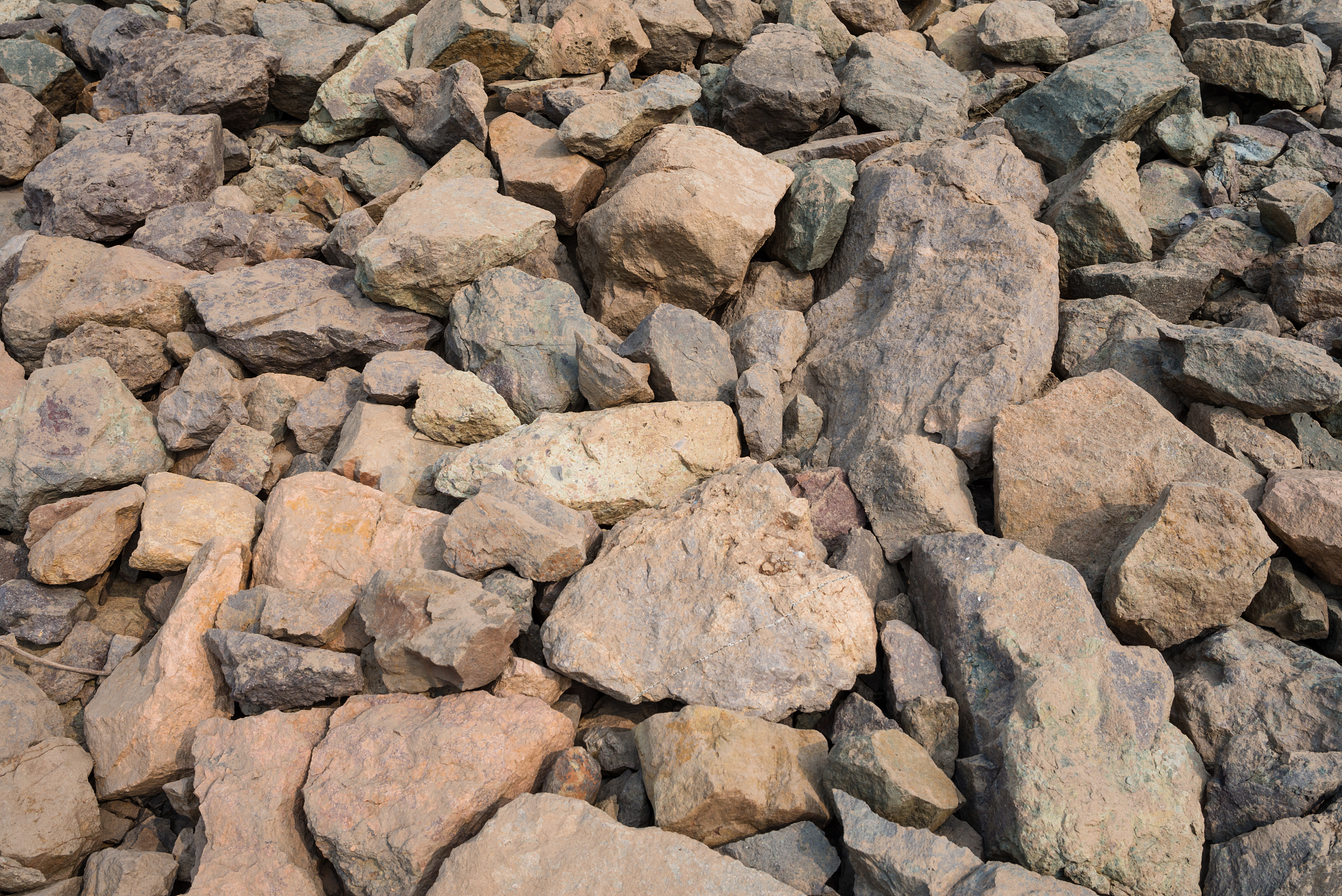 一吨玄武岩能出多少0.5厘米石子？