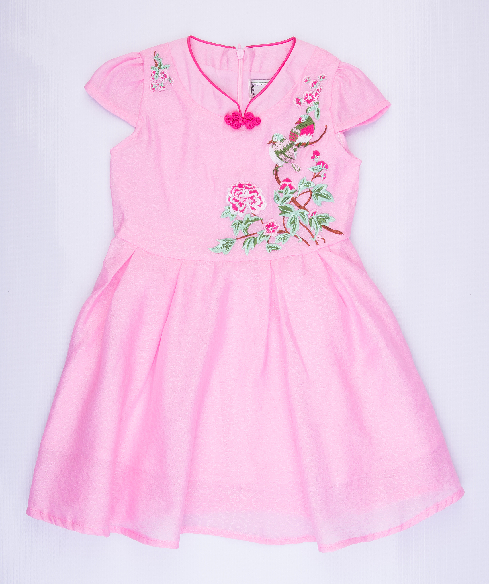 夏日穿搭指南：裙子和T恤，打造活力氧气感