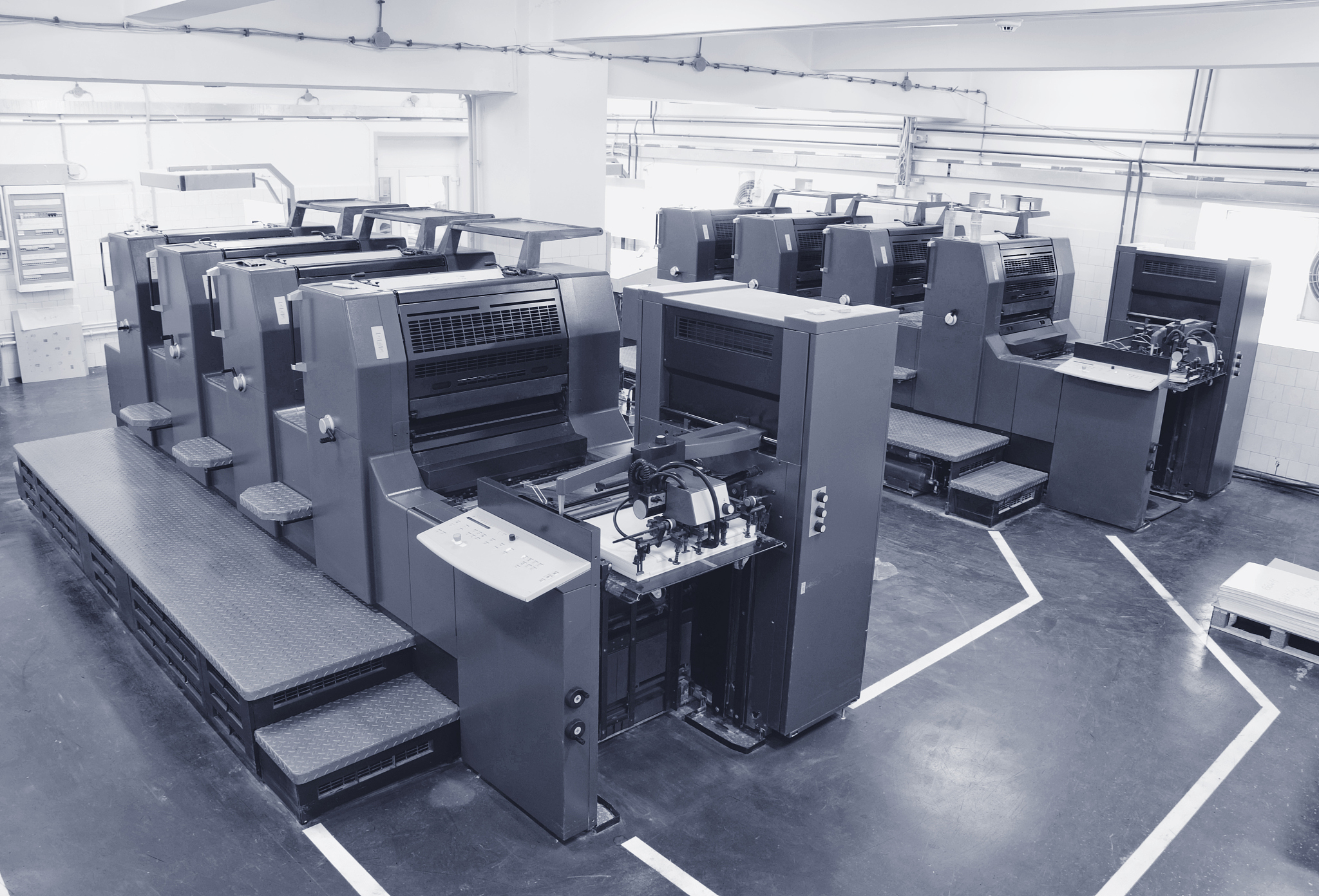 我们是一家包装印刷厂拥有海德堡XL106等十台印刷机后道设备齐全帮忙写一份公司介绍