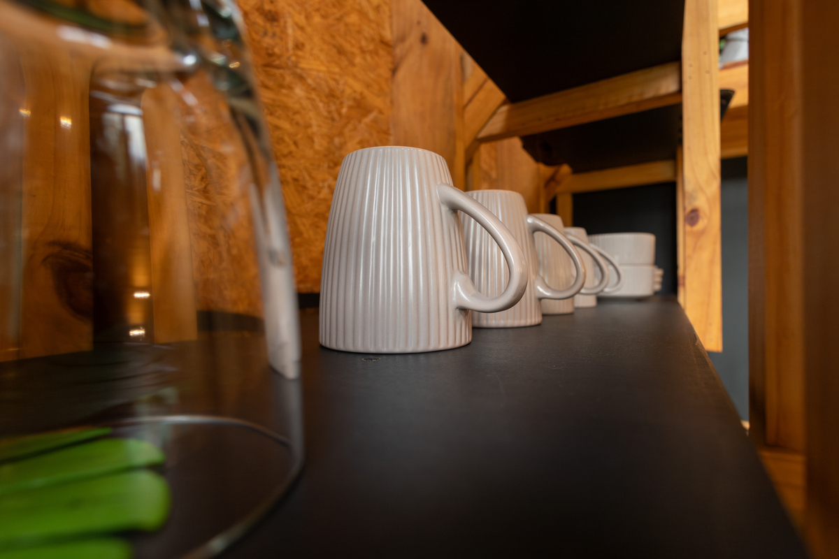 请翻译Inspiration Ever further east towards the rising sun our moods wander approaching the shores of a culture where beauty and contemplation merge in a mystical celebration This religion of beauty is i