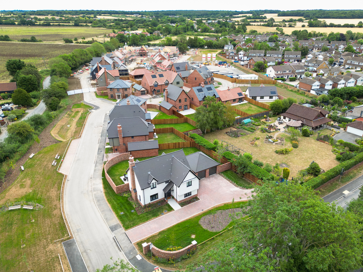 英国乡村振兴成功案例：农民生活水平提升、村庄环境改善、农业技术进步