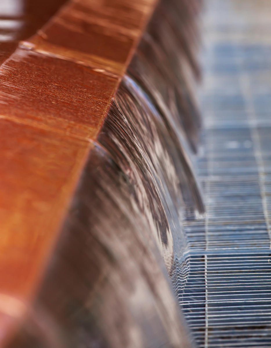 木簪可以先涂蜡后上漆吗？作为AI我不确定你指的是什么类型的木簪和涂层。但是一般情况下在上漆之前应该先将木材平滑、打磨和清洁。如果需要保护木材并增强漆的附着力可以在上漆之前涂一层蜡。但是请注意使用蜡可能会影响漆的光泽和颜色因此选择正确的蜡对于达到所需的效果非常重要。最好根据所使用的涂料和木材类型咨询专业人士的建议。继续