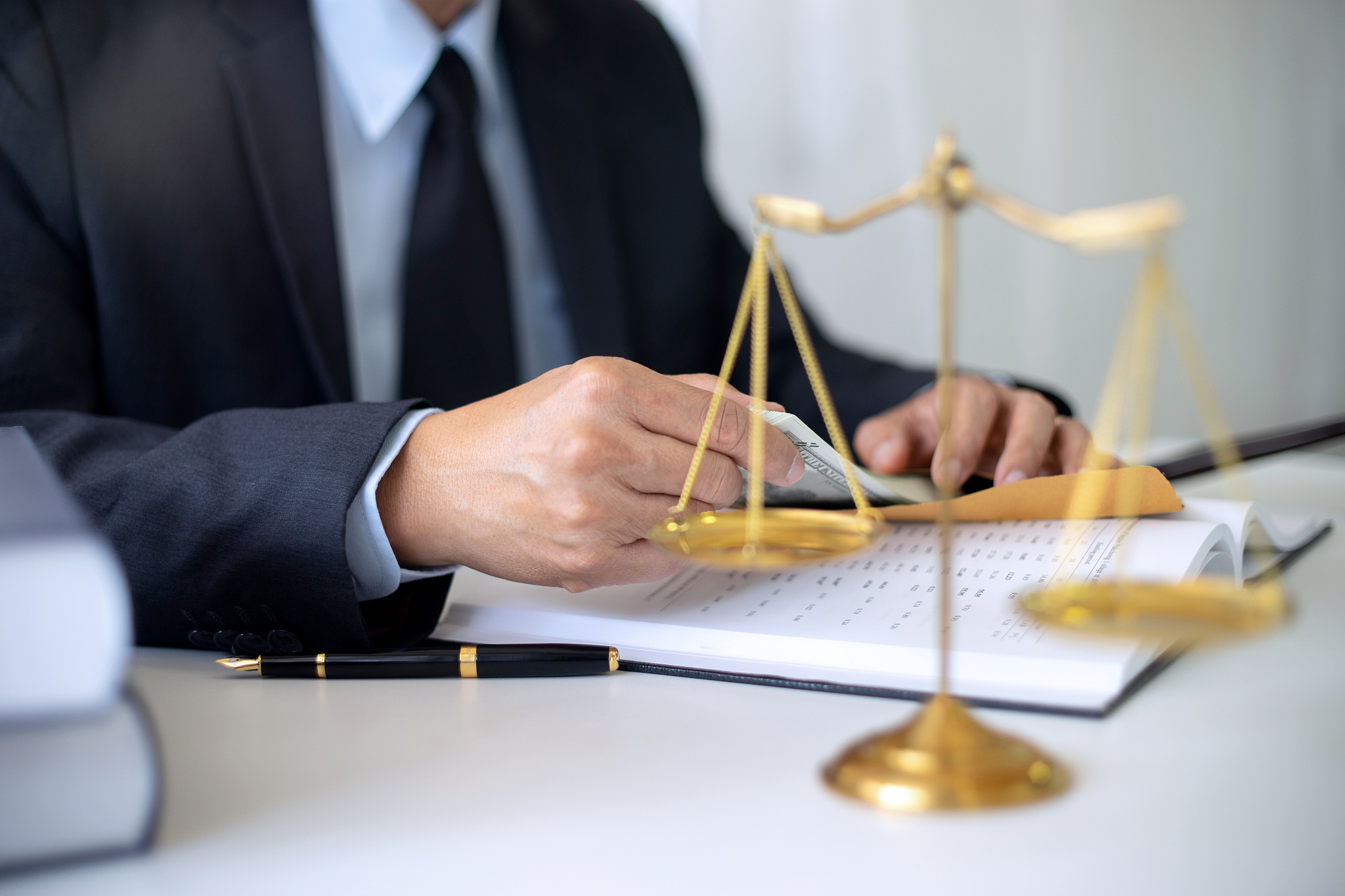 如何选择刑事律师？资深律师刘校逢教你几招！