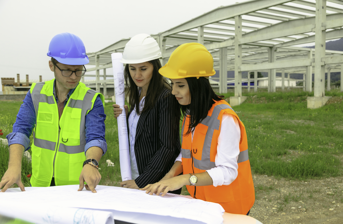 工地项目生产经理的理想工作状态：高效、协调、成功交付