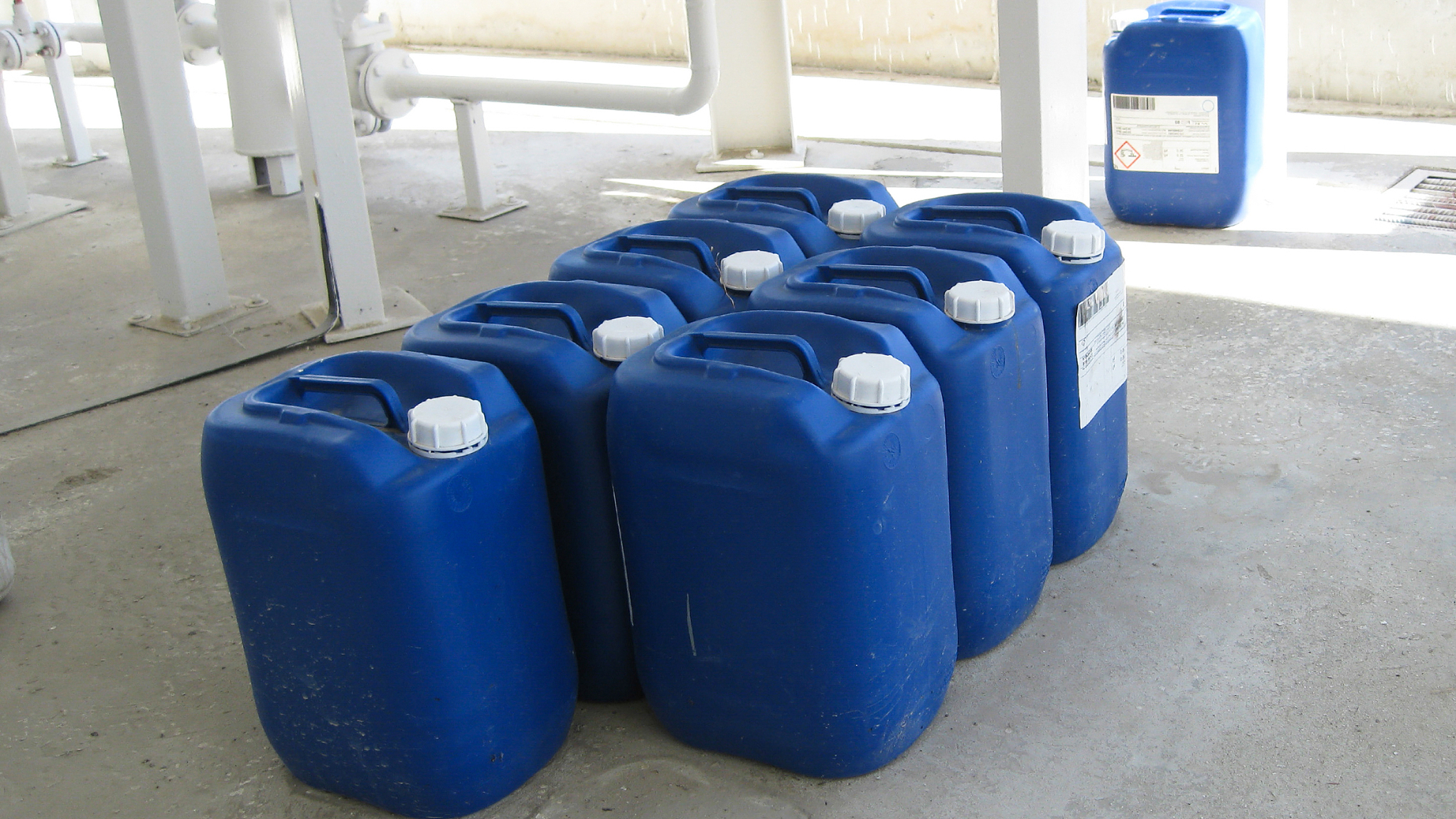 请翻译23日新加了一灌车碱液